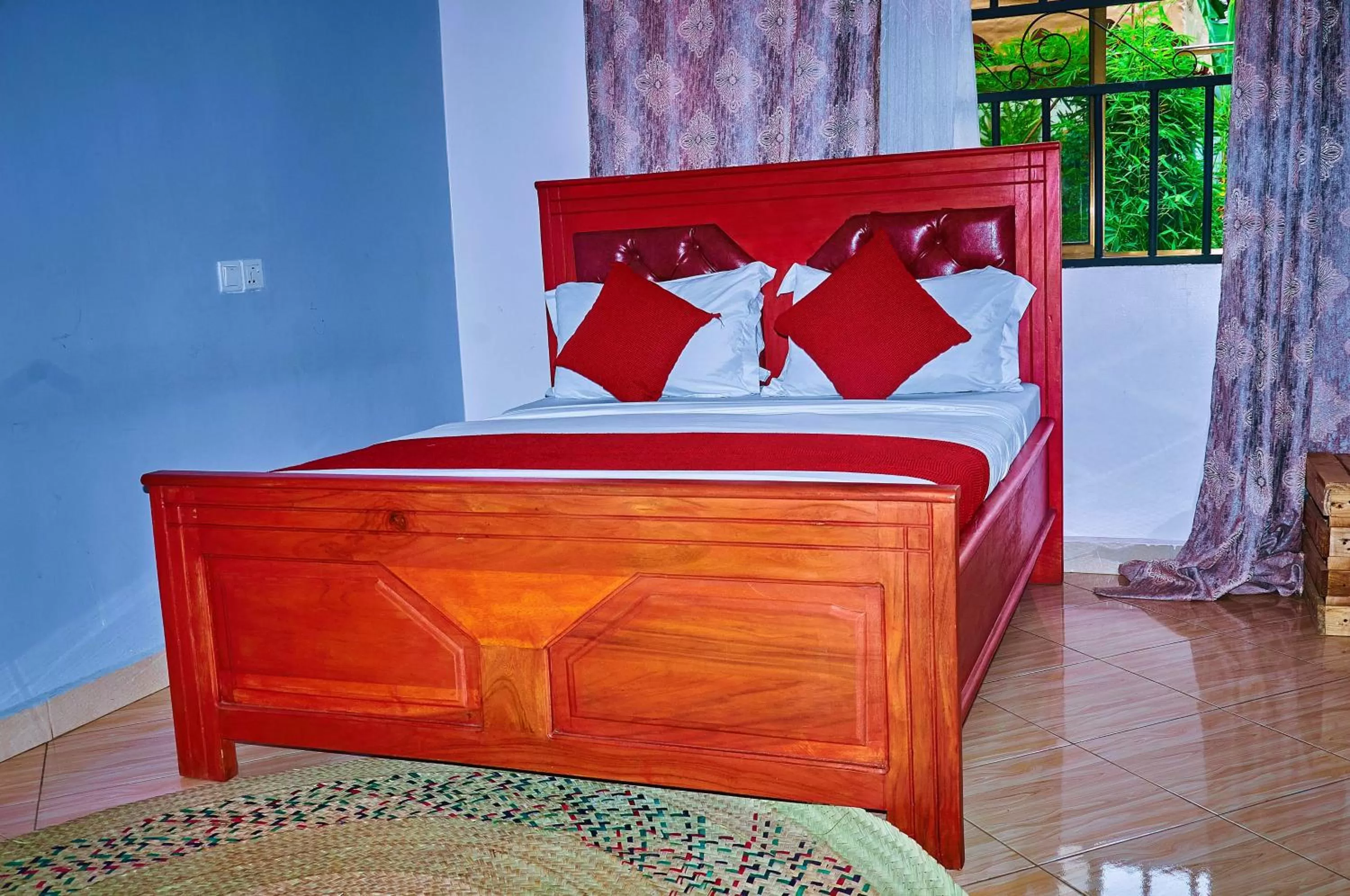 Photo of the whole room in Safari Park House