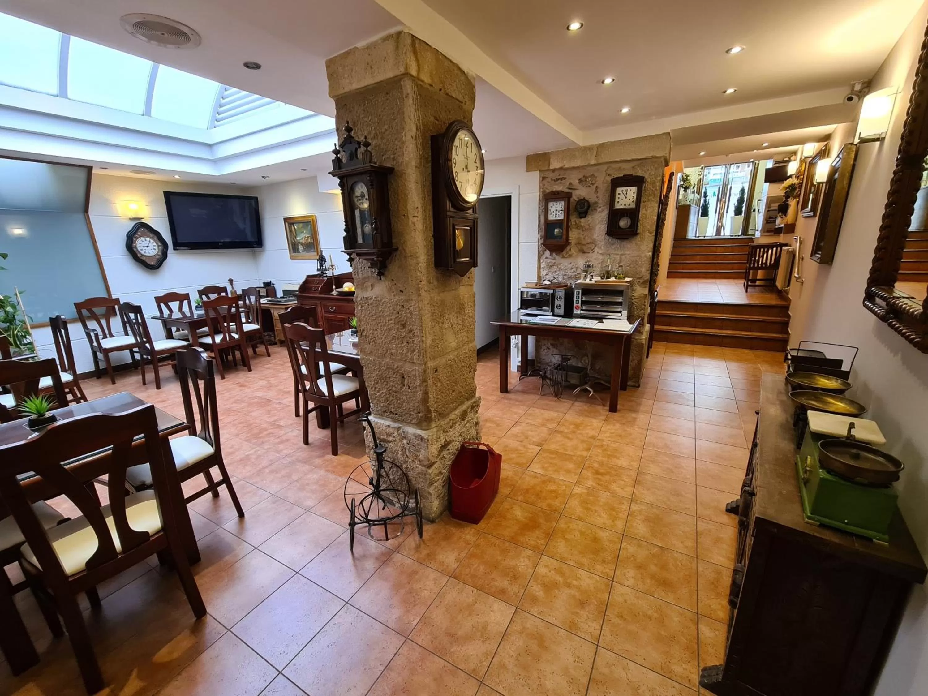 Communal lounge/ TV room in Hotel Jacobeo