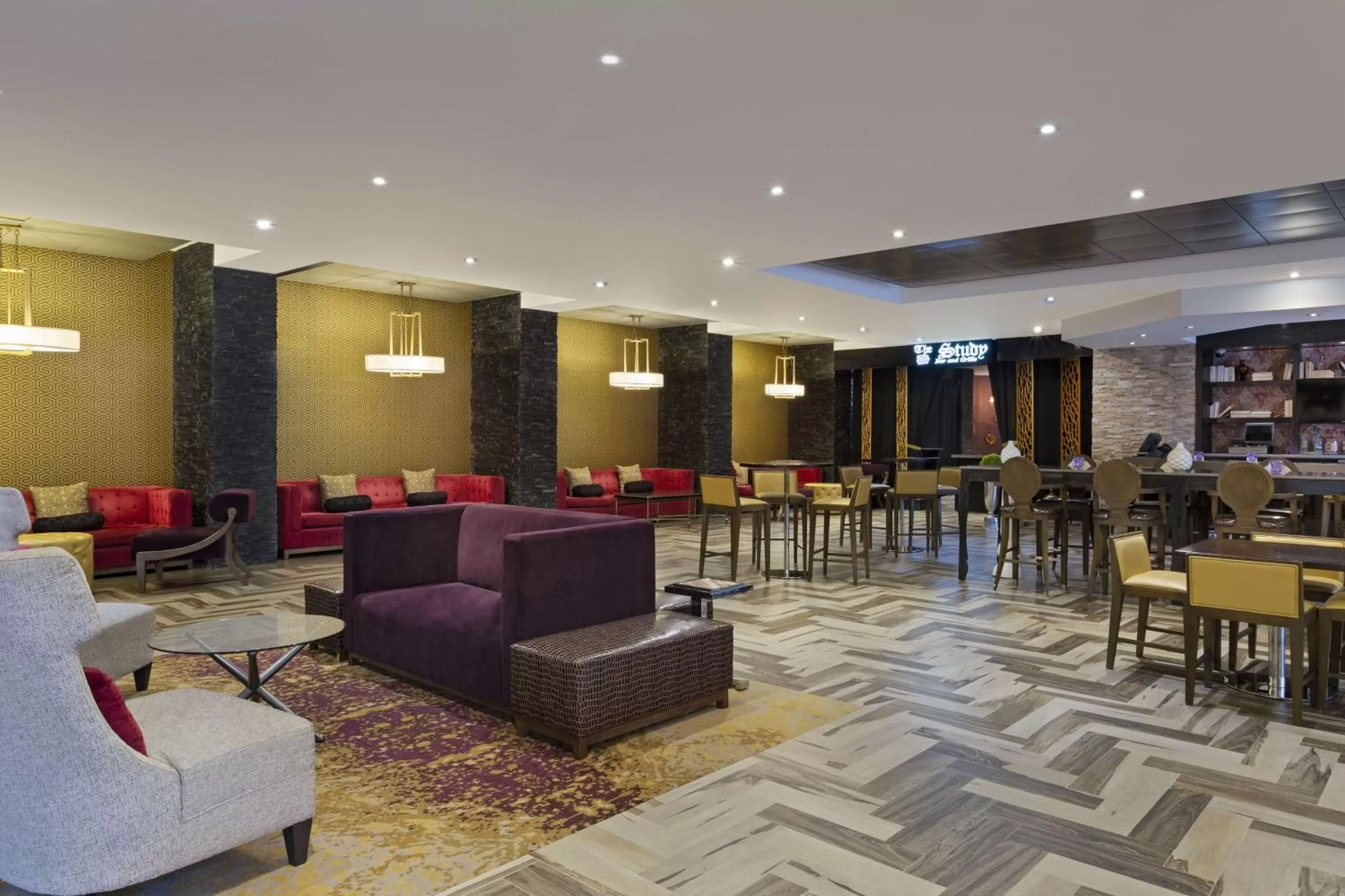 Lounge or bar in DoubleTree by Hilton Orlando East - UCF Area