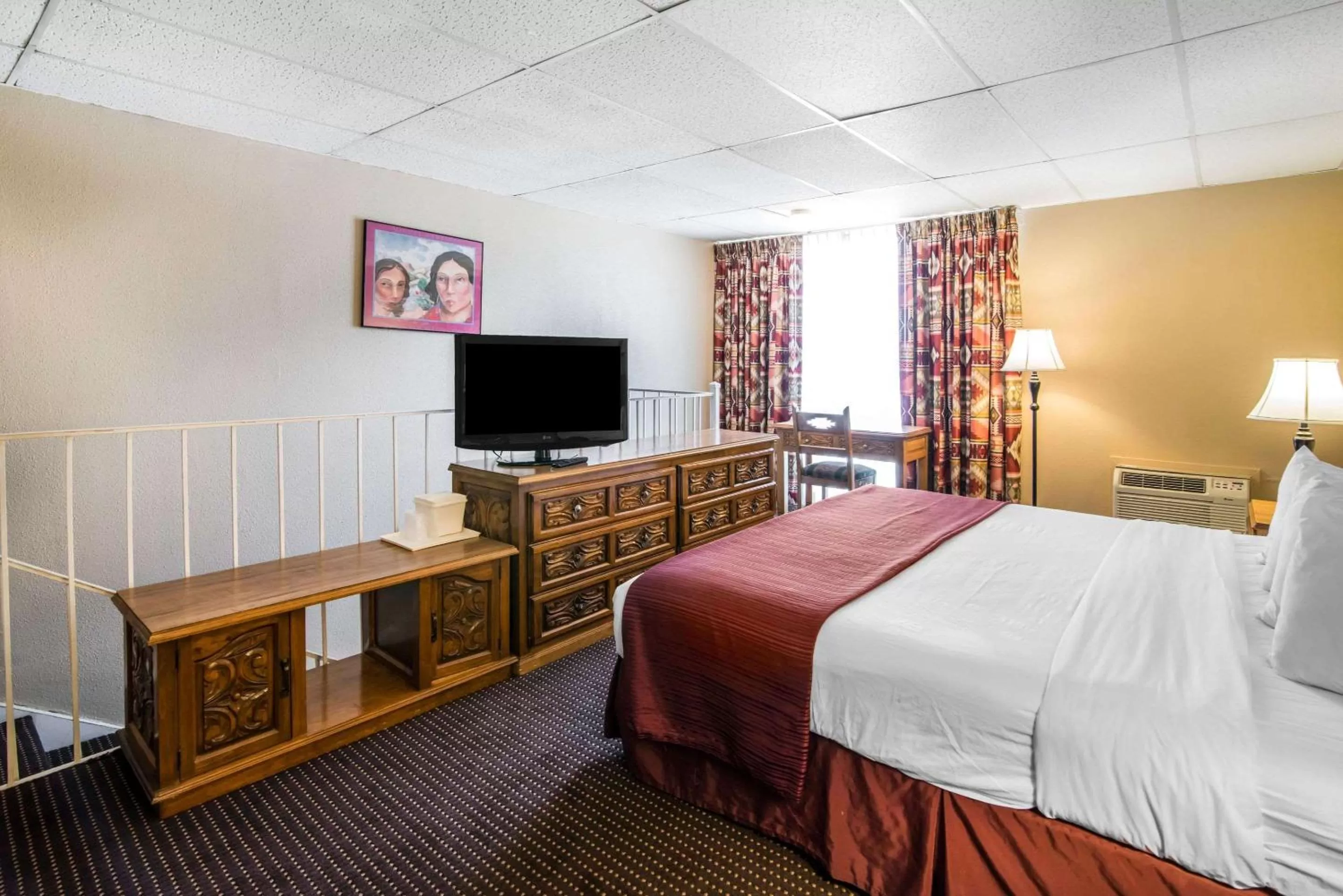Photo of the whole room, Bed in Quality Inn Taos
