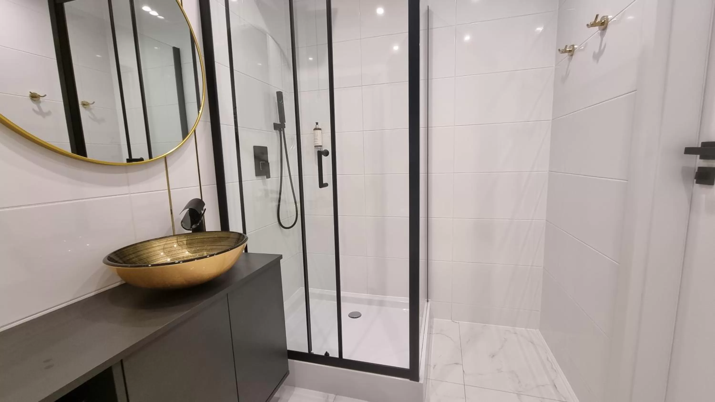 Shower, Bathroom in NOOK NOOK Apartments Bytkowska 103