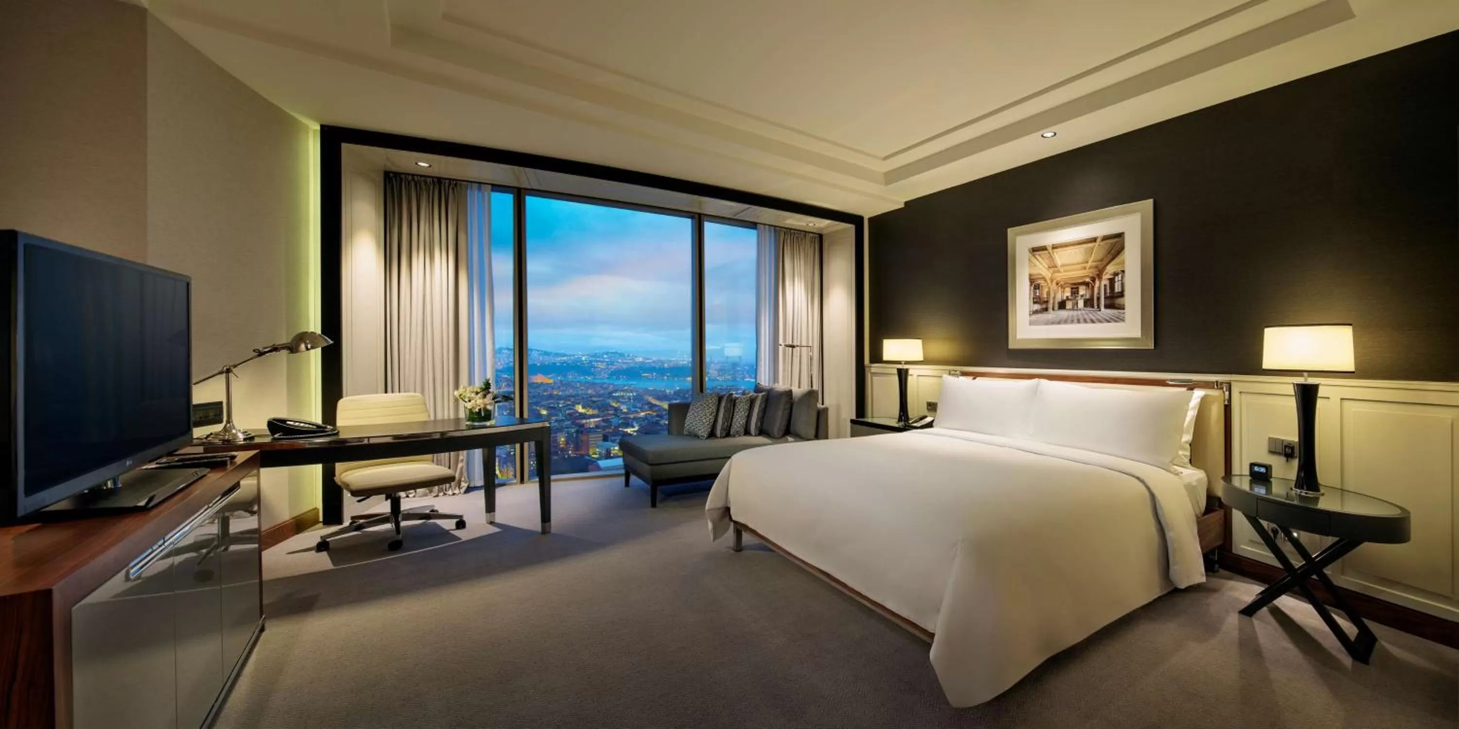 Bedroom, Bed in Hilton Istanbul Bomonti