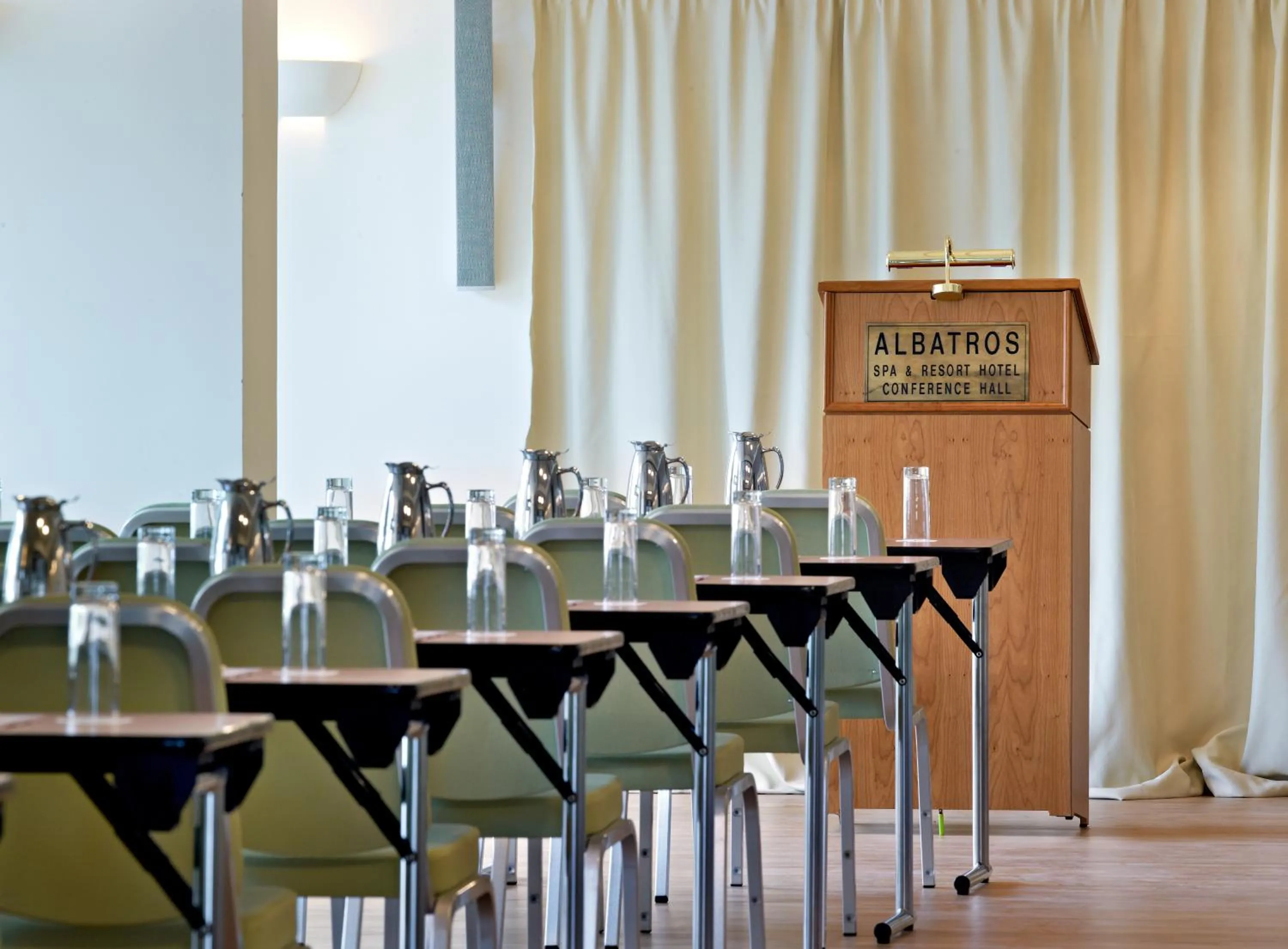 Business facilities in Albatros Spa & Resort Hotel