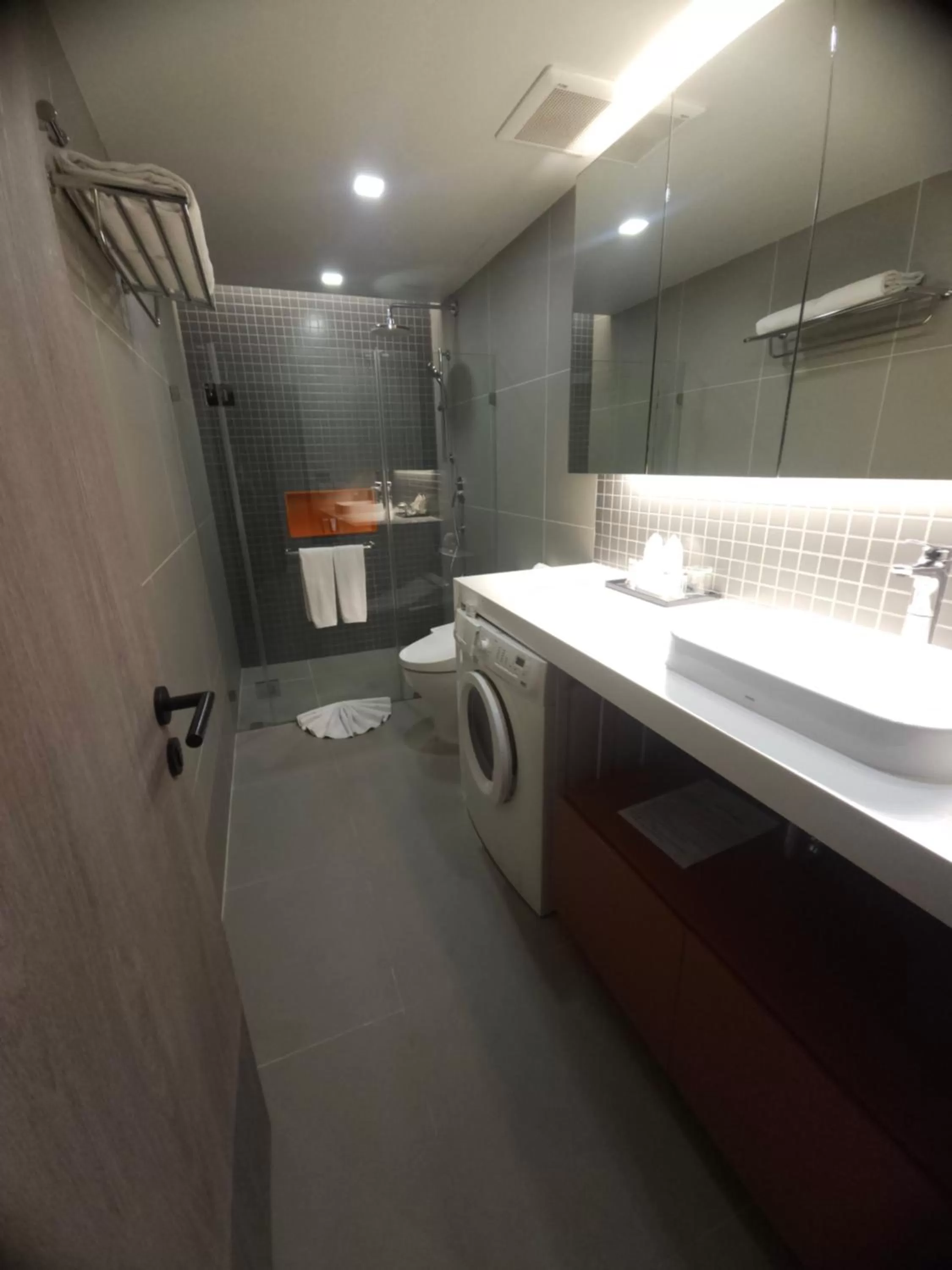 Bathroom in Oakwood Residence Sukhumvit Thonglor Bangkok