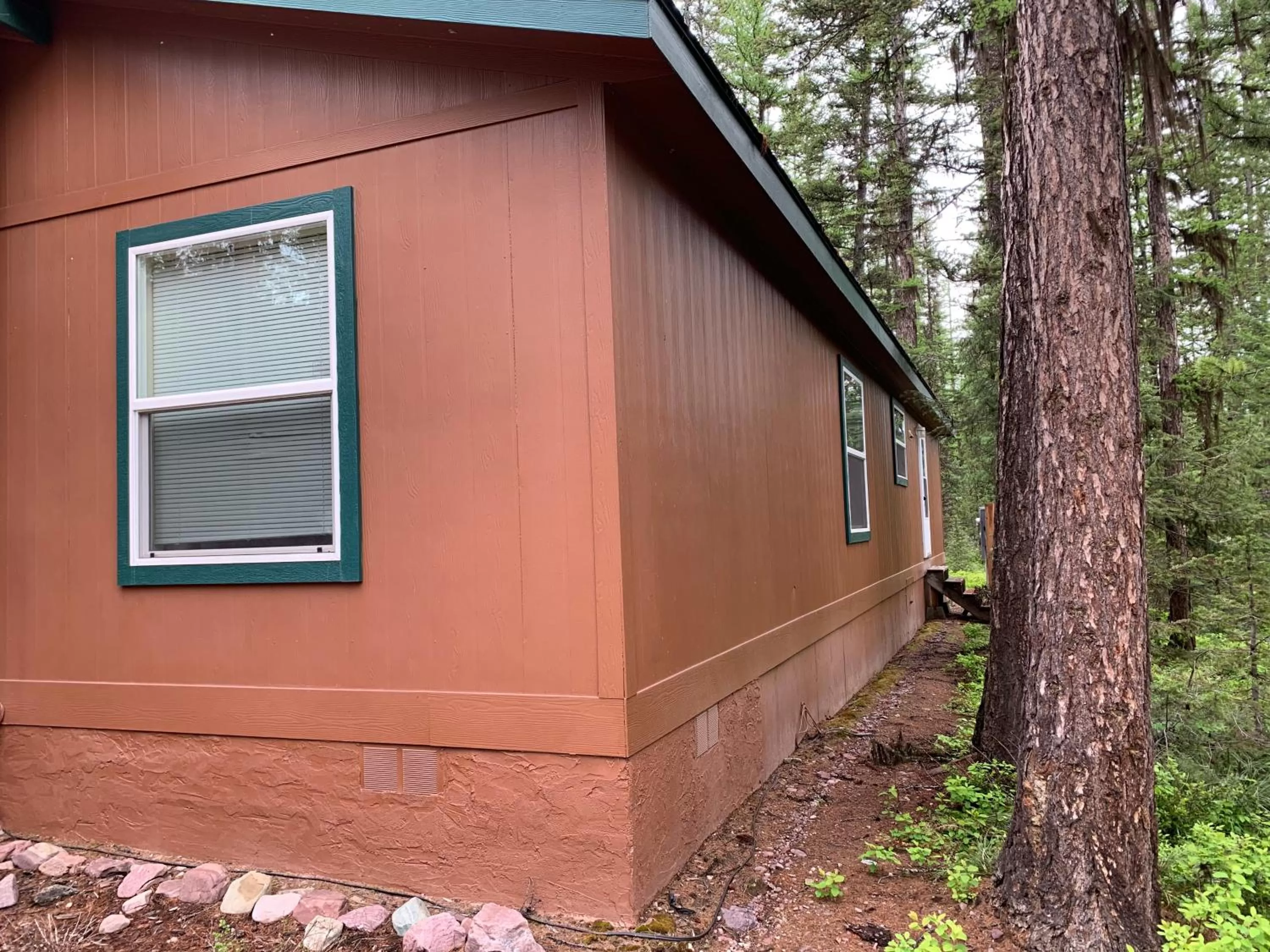 Property building in Glacier Haven Inn