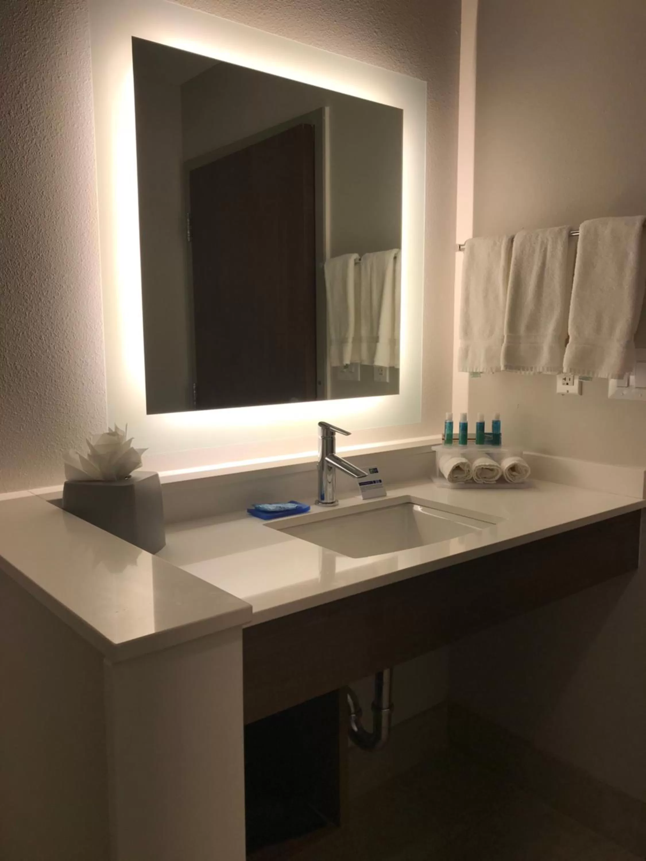 Bathroom in Holiday Inn Express & Suites Houston Southwest Galleria Area by IHG