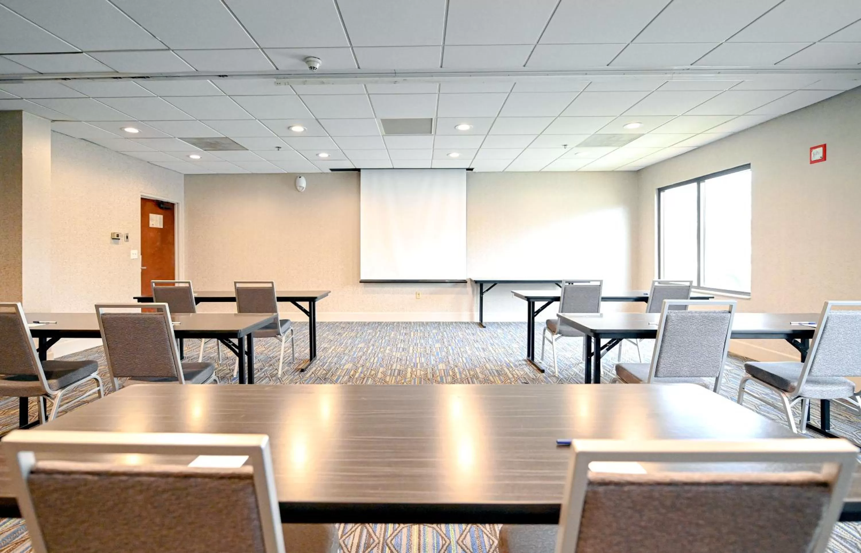 Meeting/conference room in Holiday Inn Express Richmond Airport by IHG