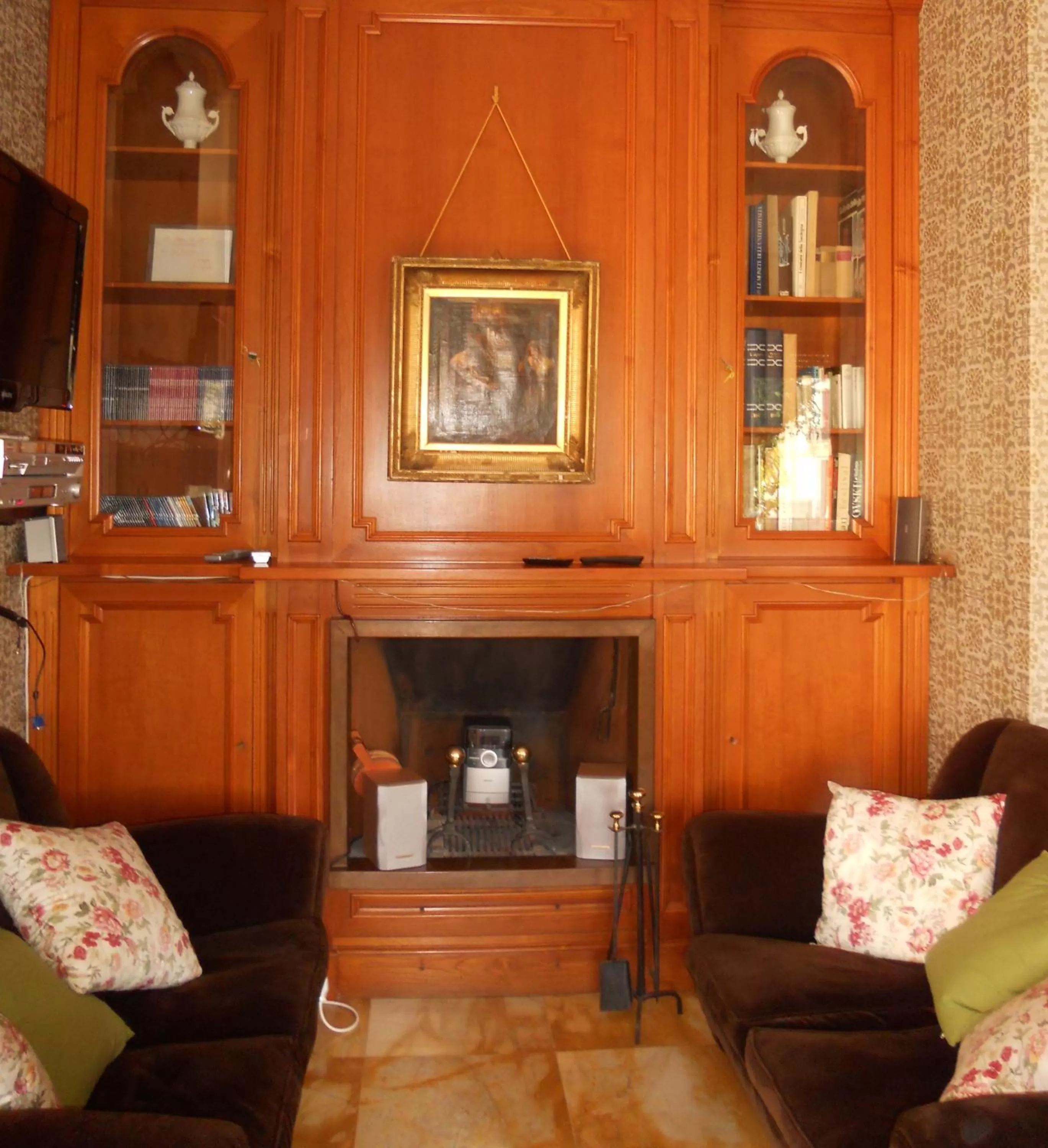 Communal lounge/ TV room in Locanda dei Buoni e Cattivi