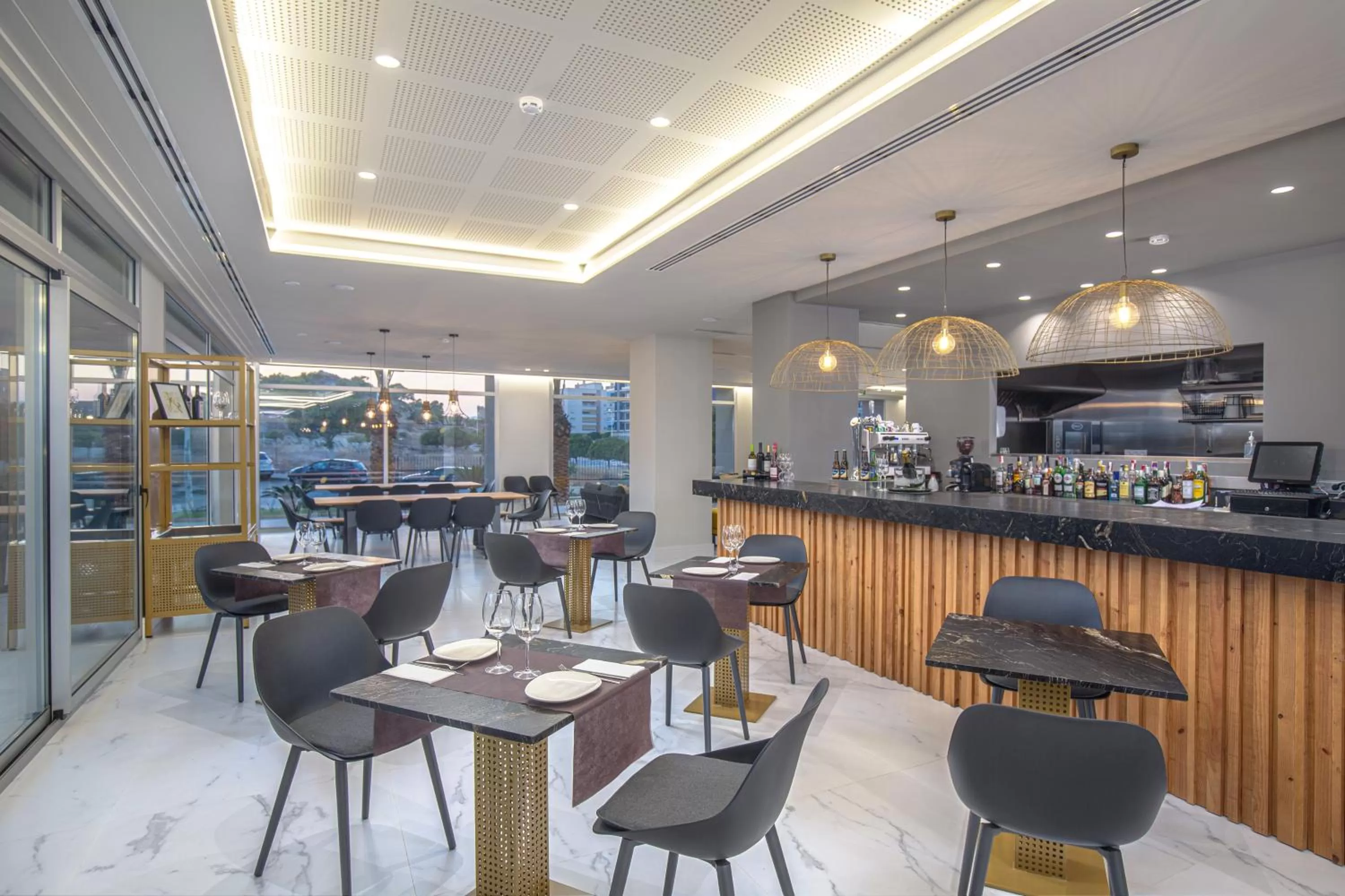 Restaurant/places to eat in Blue Line Apartment Hotel - Be Line Group