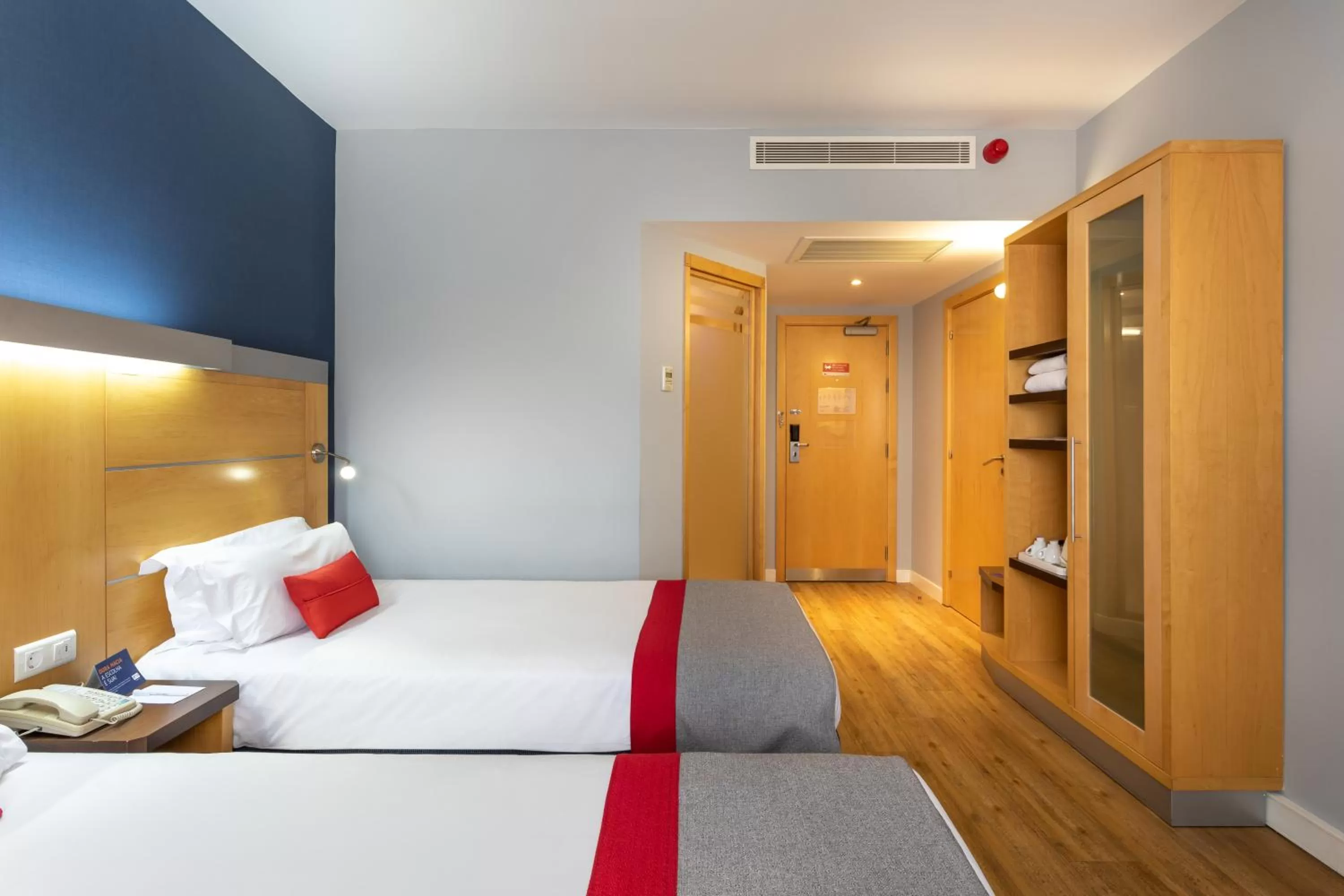 Bed in Holiday Inn Express Lisbon-Oeiras by IHG