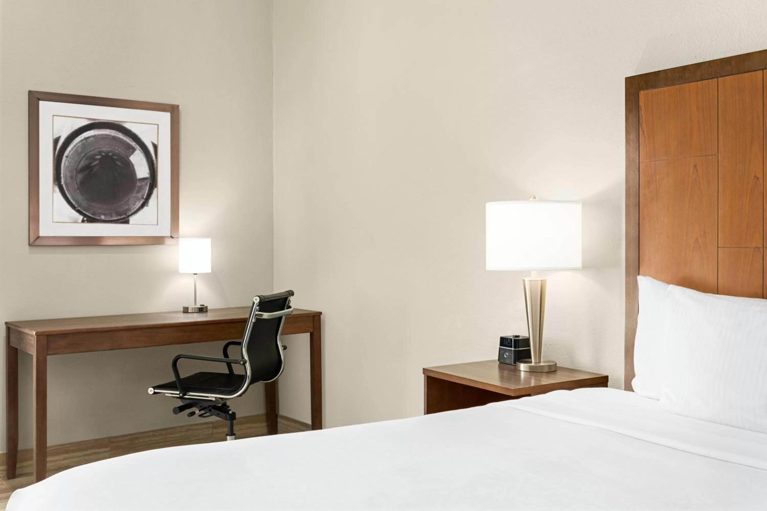 Bedroom, Bed in La Quinta by Wyndham Brownsville North