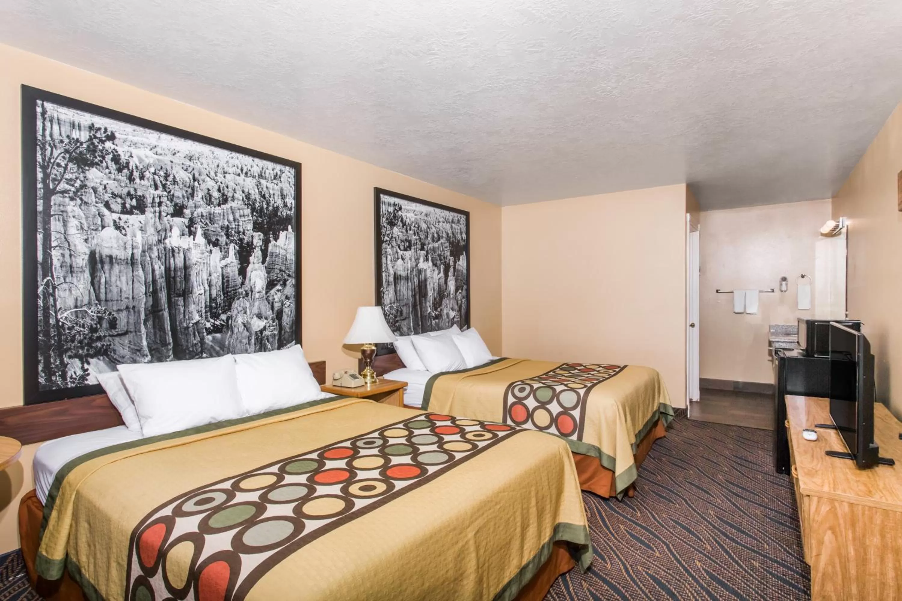 TV and multimedia, Bed in Hotel Zion Inn, Zion National Park Area