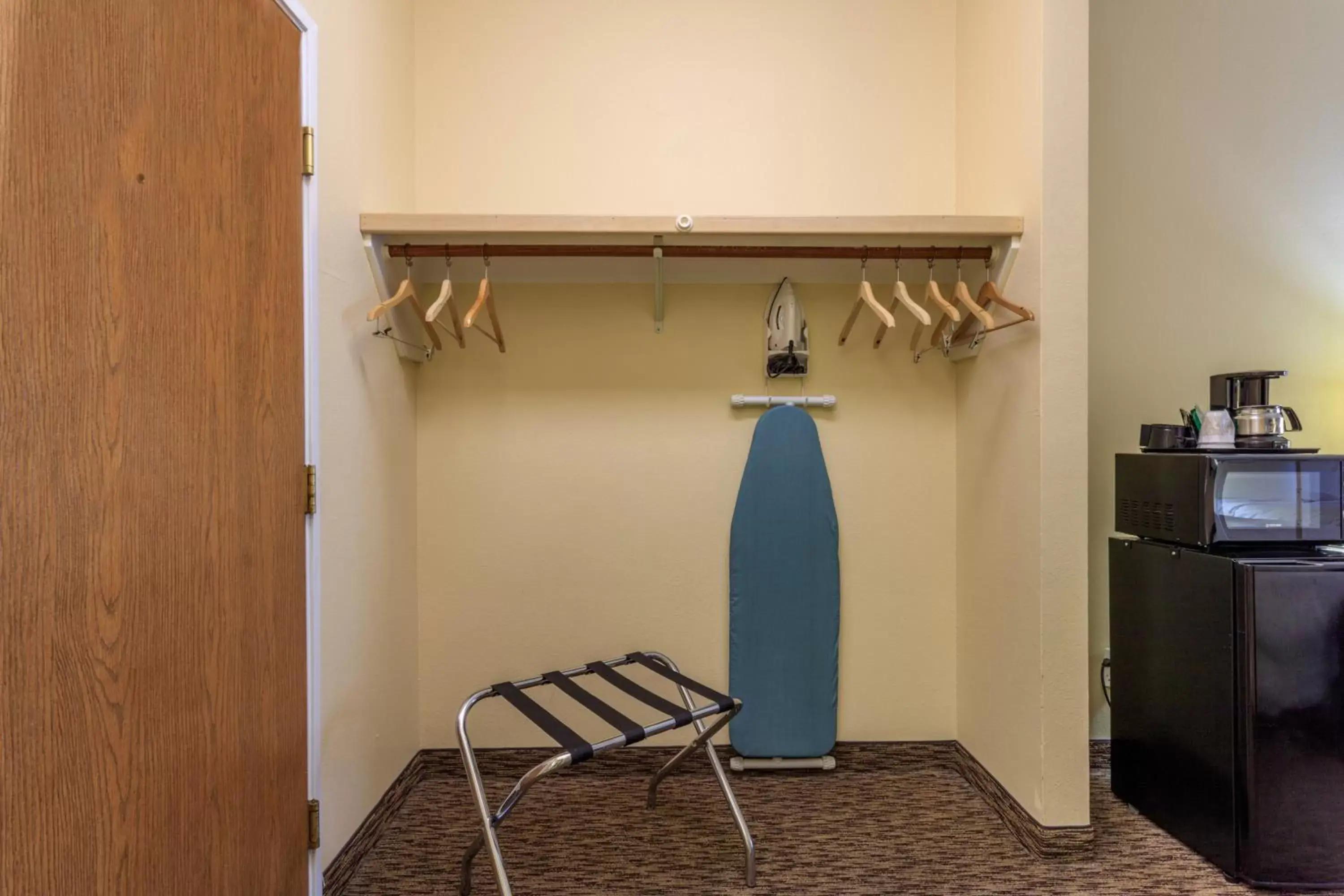 Queen Room with Two Queen Beds in Branson Towers Hotel Queen Room with Two Queen Beds in Branson Towers Hotel