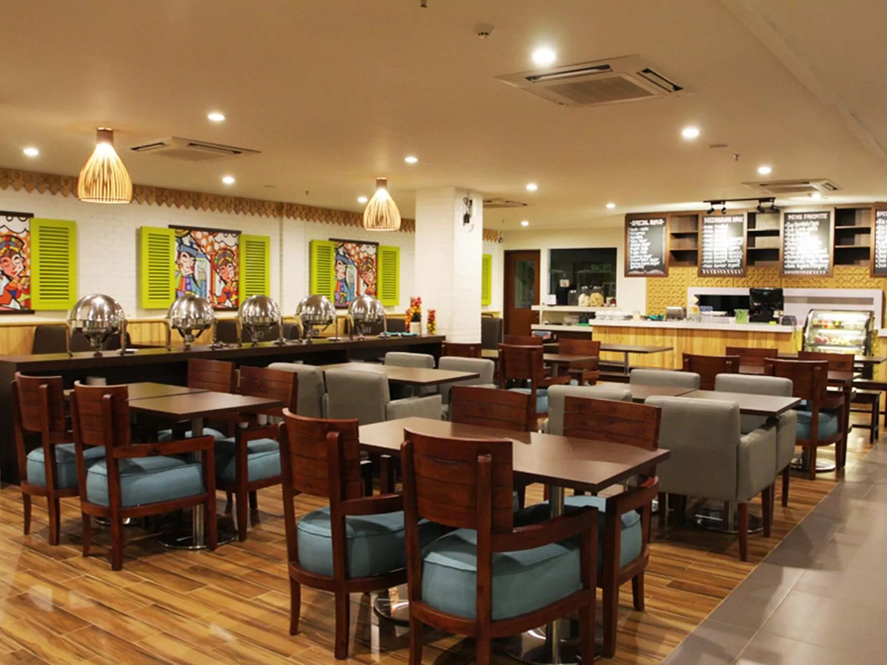Restaurant/places to eat in MaxoneHotels at Kramat