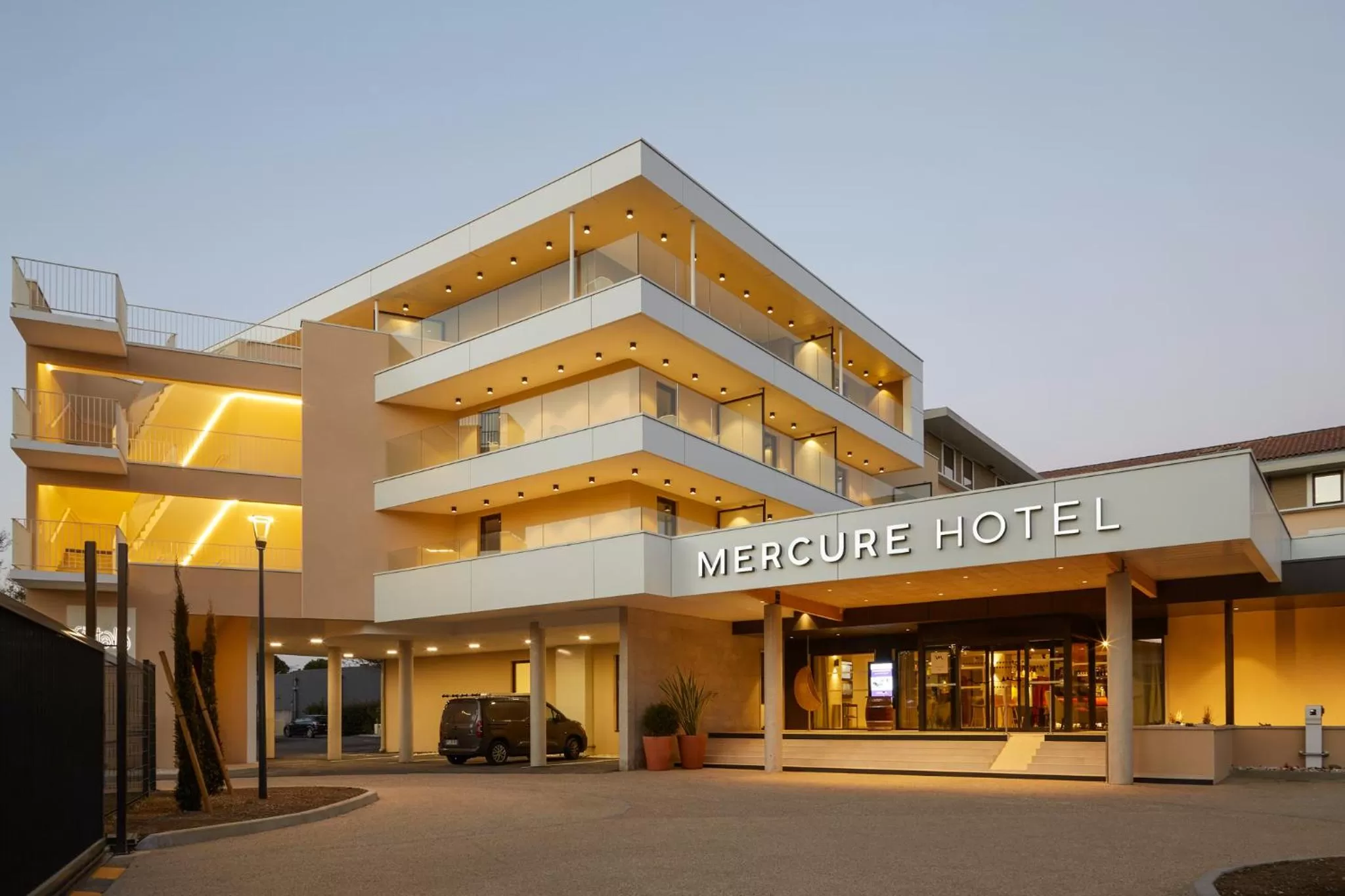 Property building in Mercure Avignon TGV Hotel & Spa