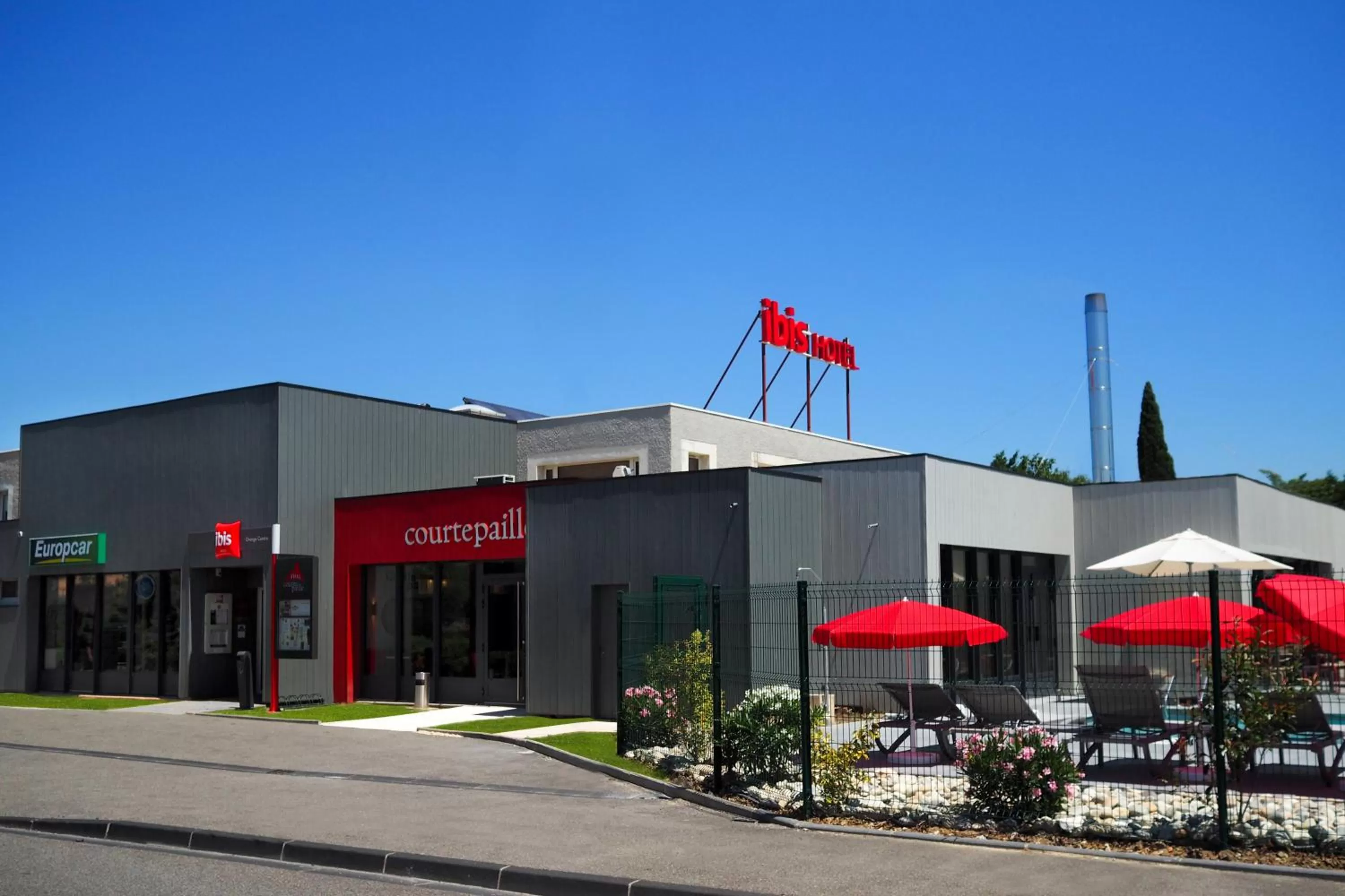 Facade/entrance in ibis Orange Centre