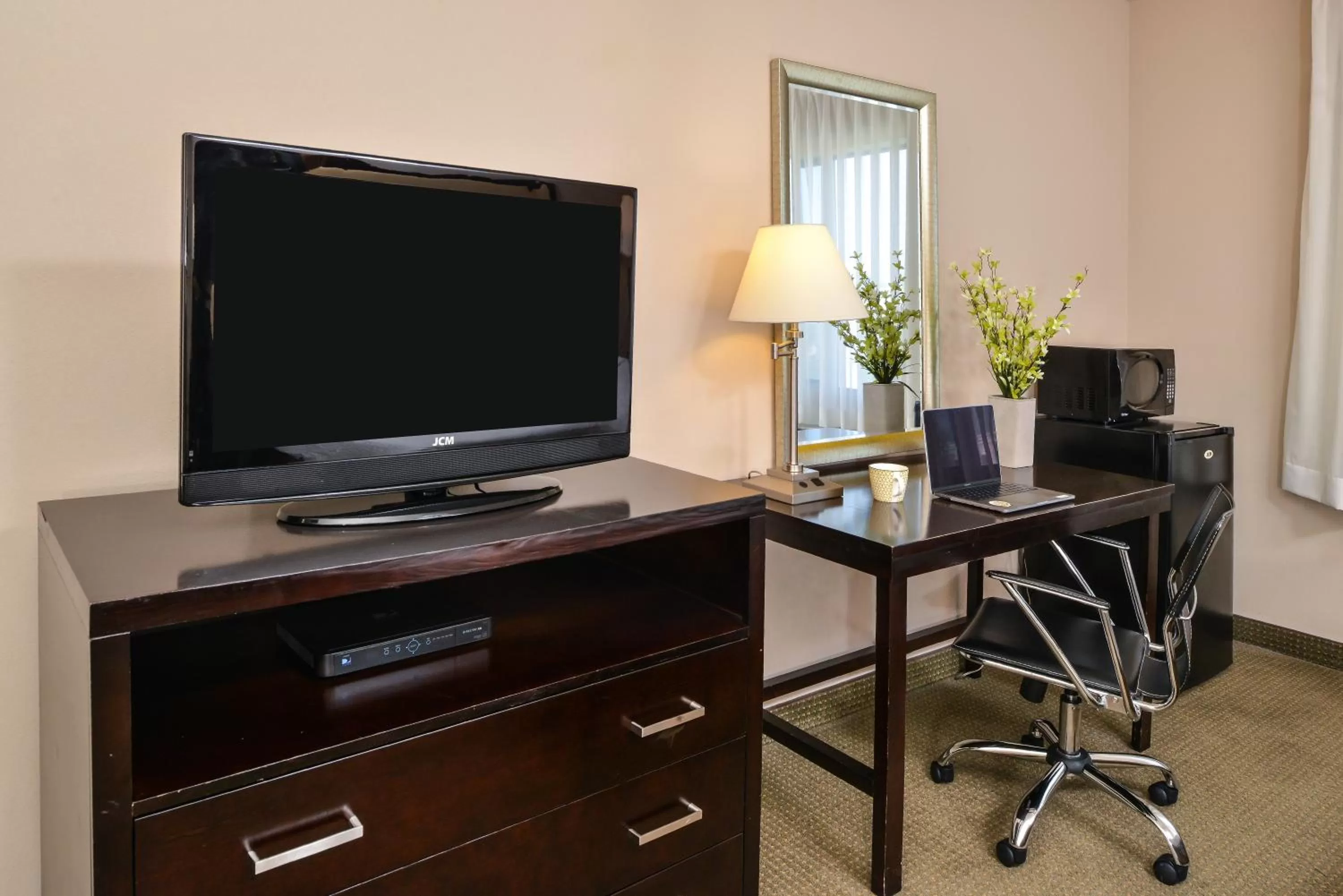 Living room in Hotel Chino Hills