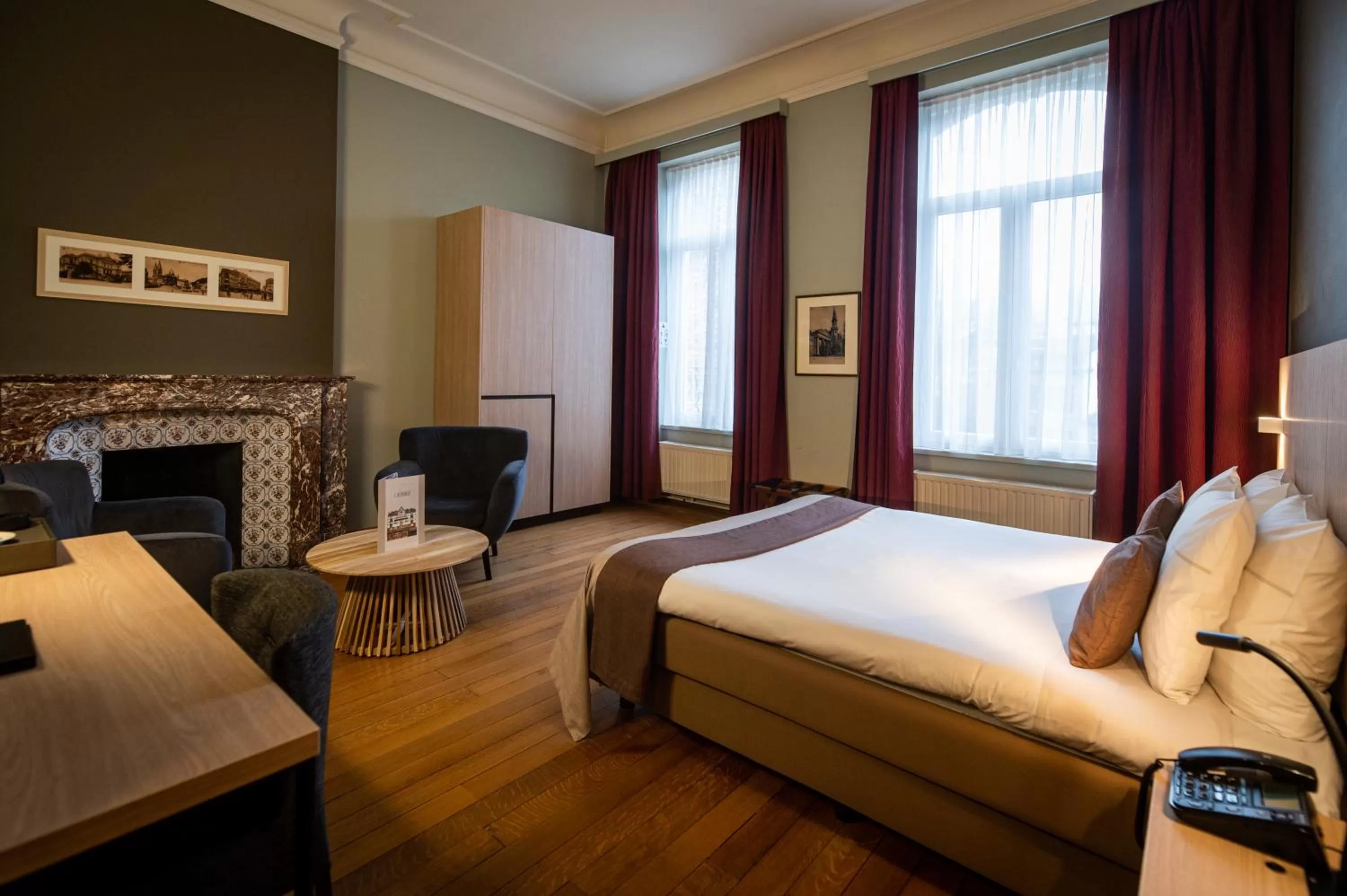 Bedroom, Bed in La Villa des Fleurs