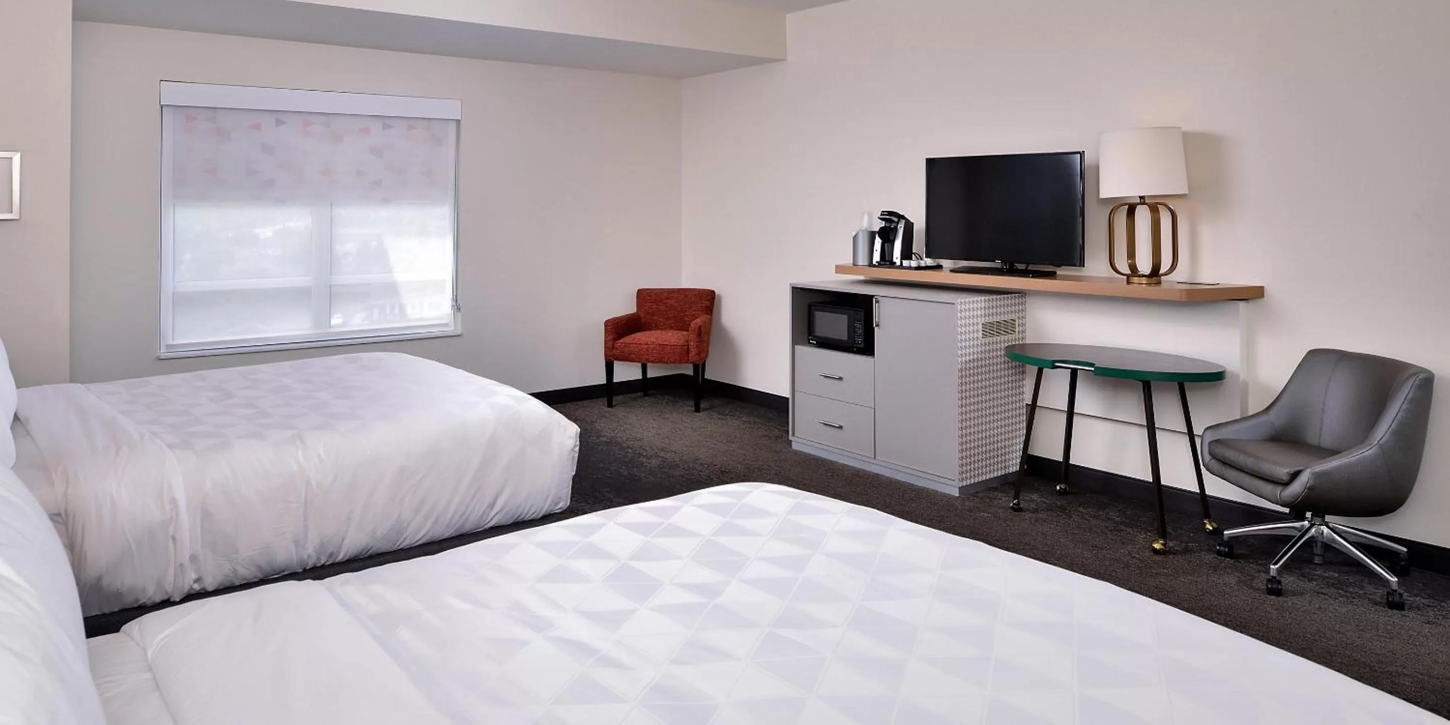 Photo of the whole room, Bed in Holiday Inn & Suites - Farmington Hills - Detroit NW by IHG