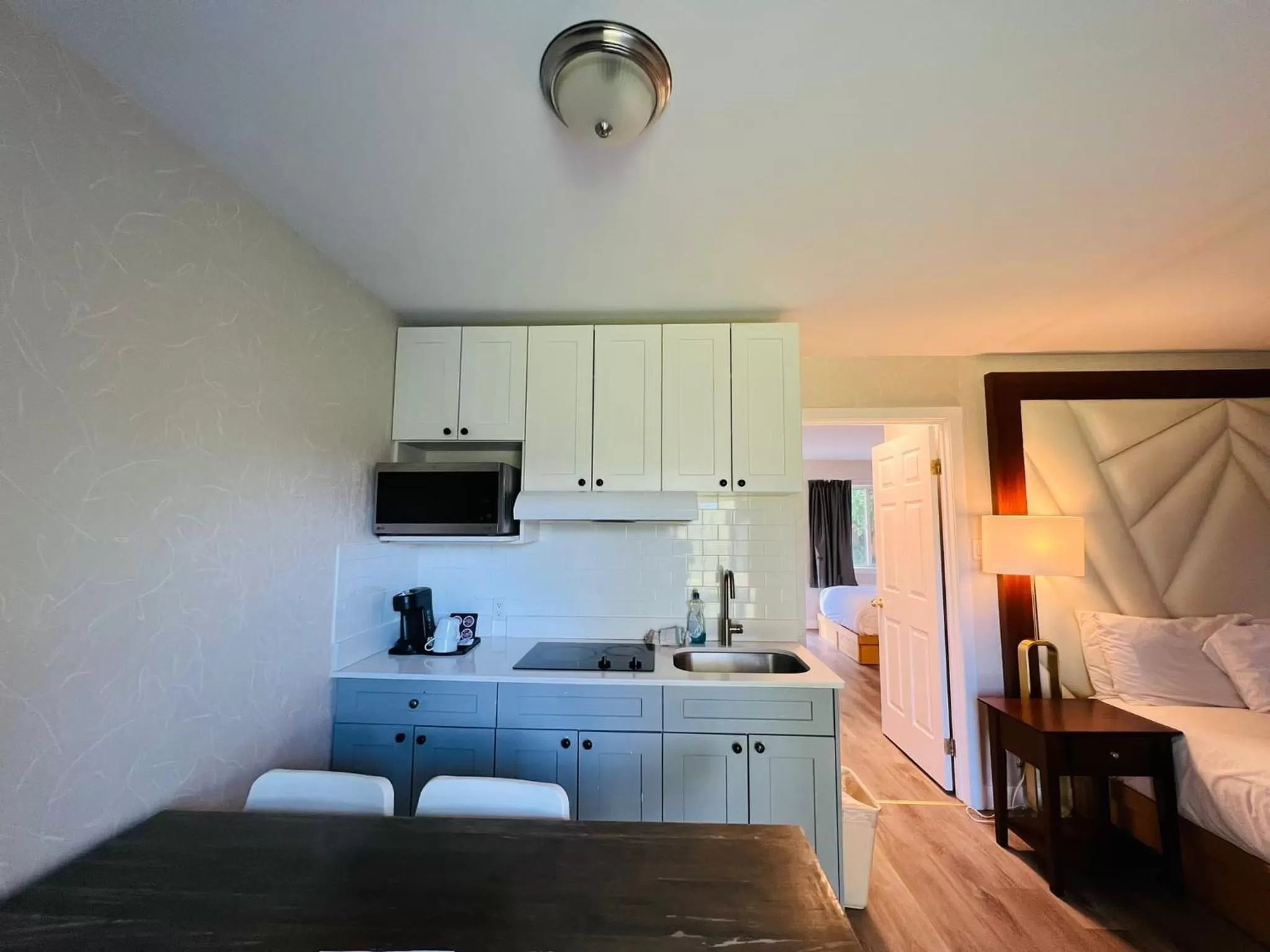 Kitchen or kitchenette, Bed in Hotel Civilia Lakeside by Civilia Golf Retreat