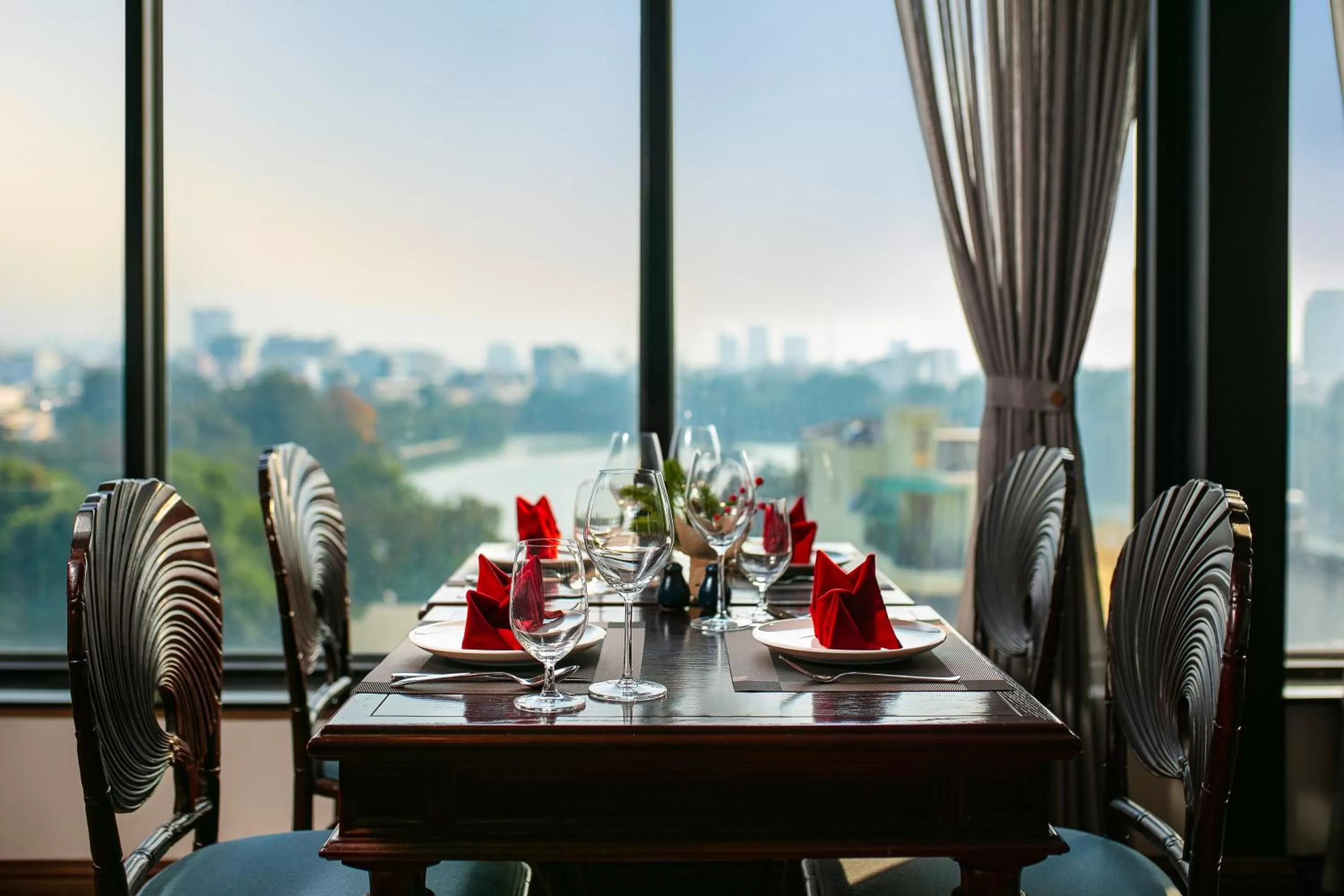 Restaurant/places to eat in Lucien Hanoi Lakeside Hotel & Rooftop