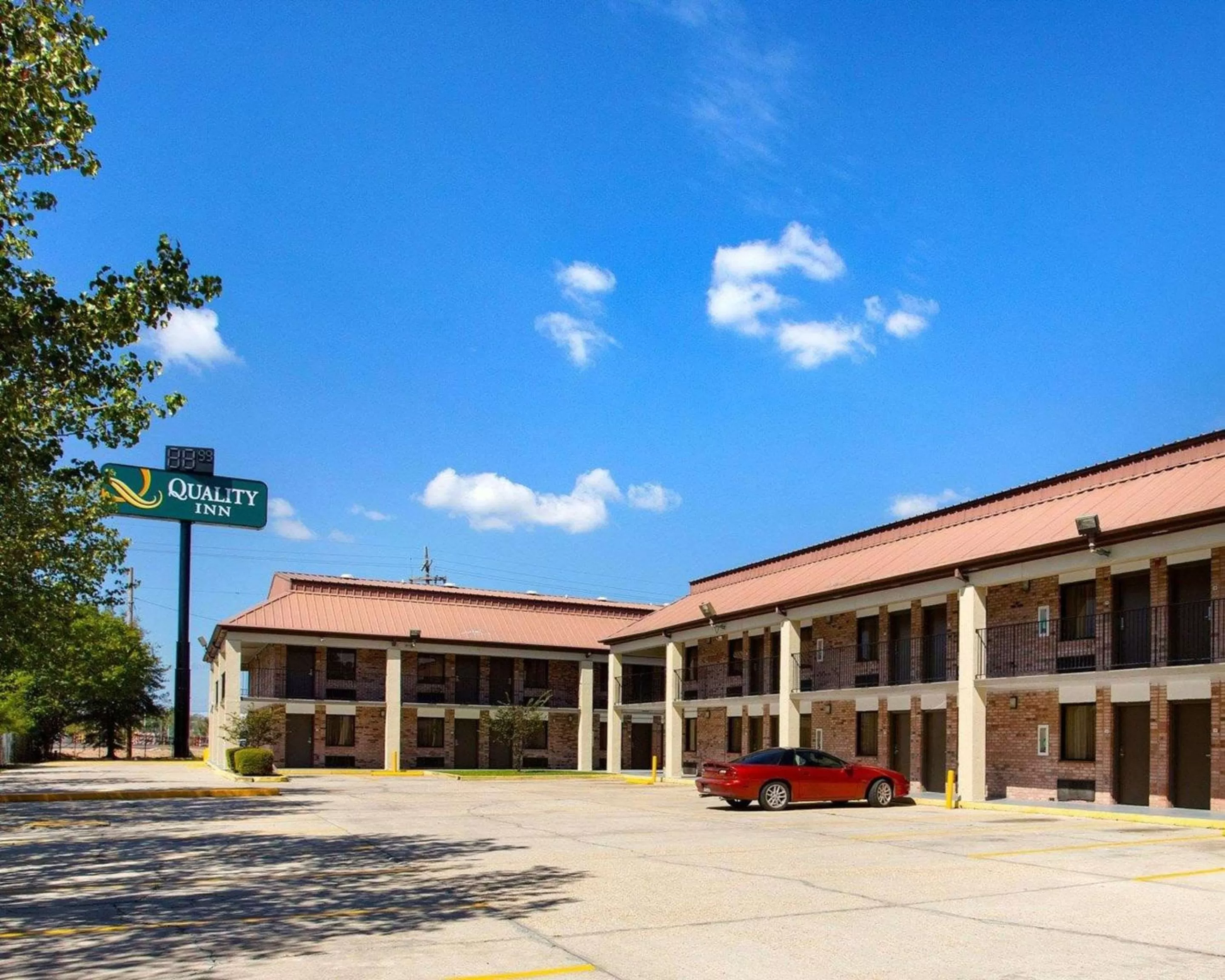 Property building in Quality Inn Hammond
