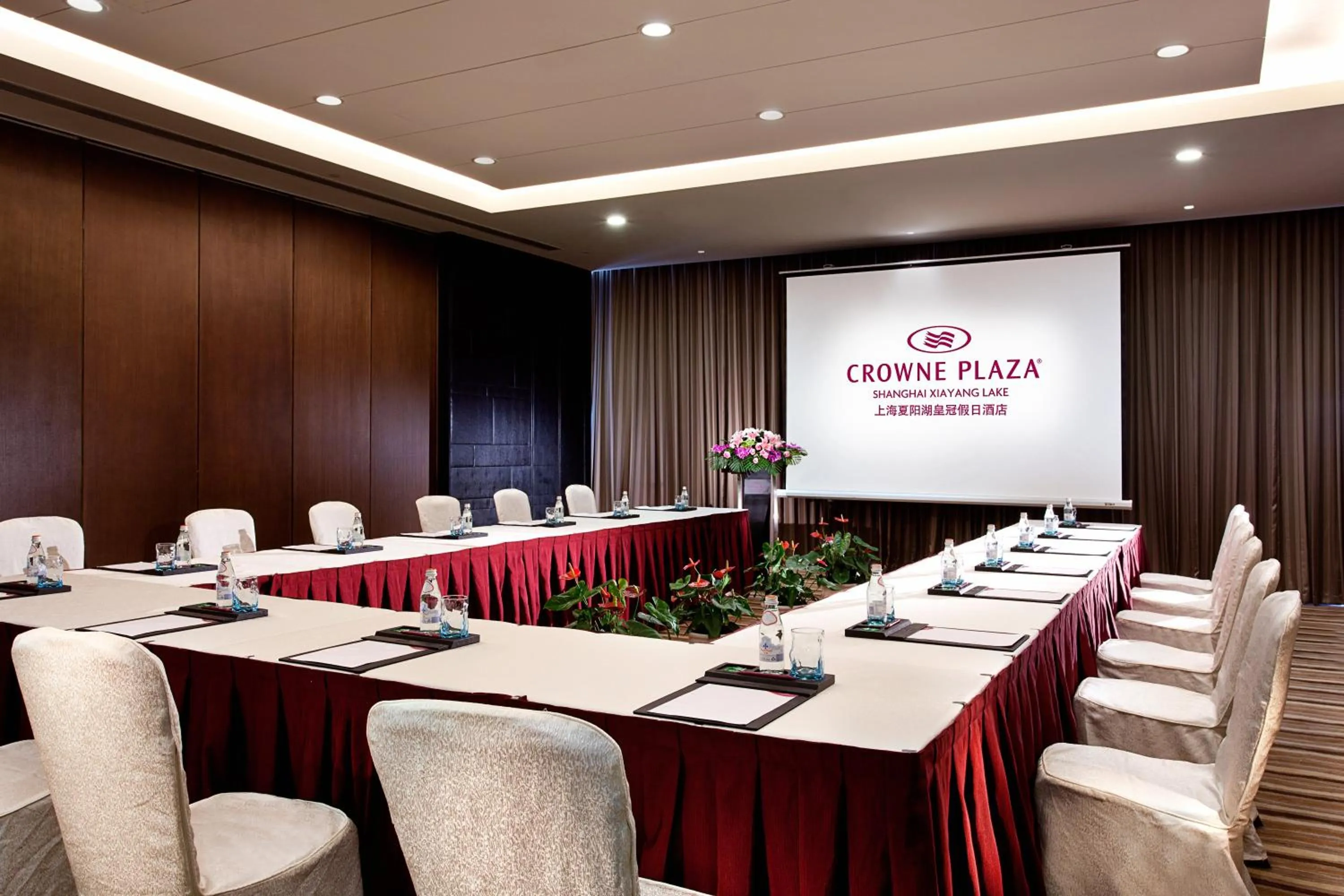 Meeting/conference room in Crowne Plaza Shanghai Xiayang Lake by IHG