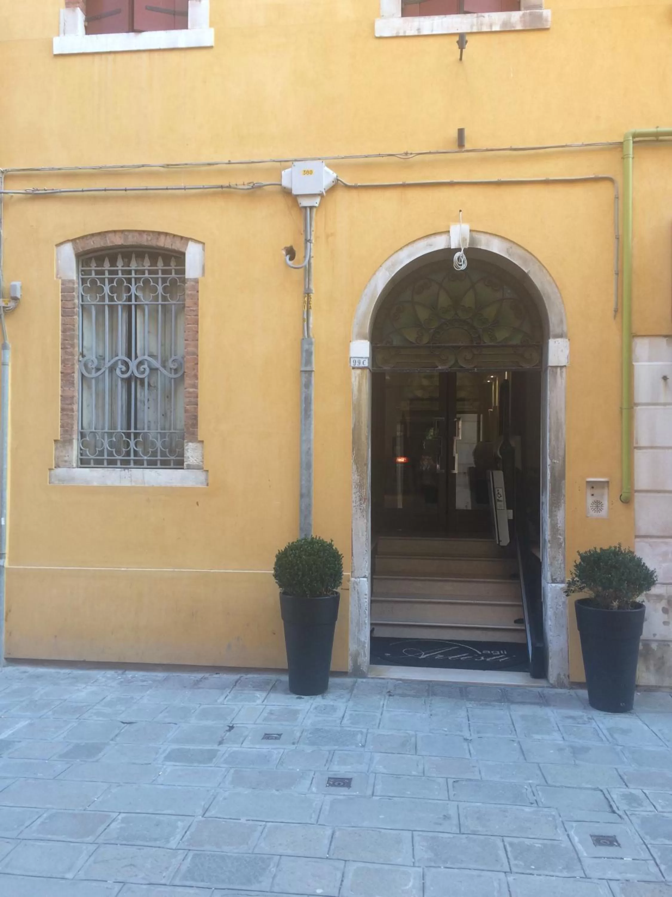 Facade/entrance in Hotel Agli Artisti