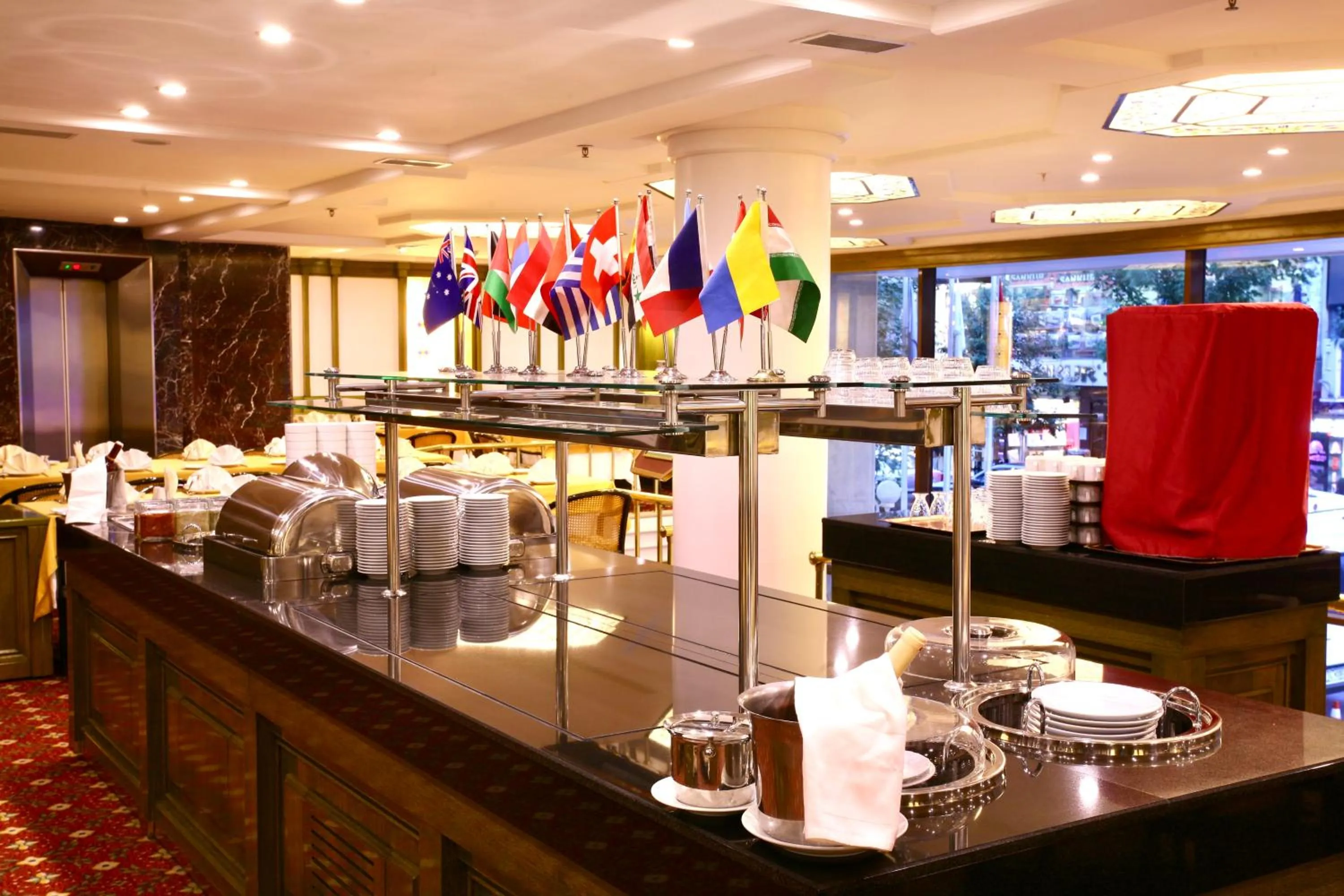 Restaurant/places to eat in Istanbul Royal Hotel