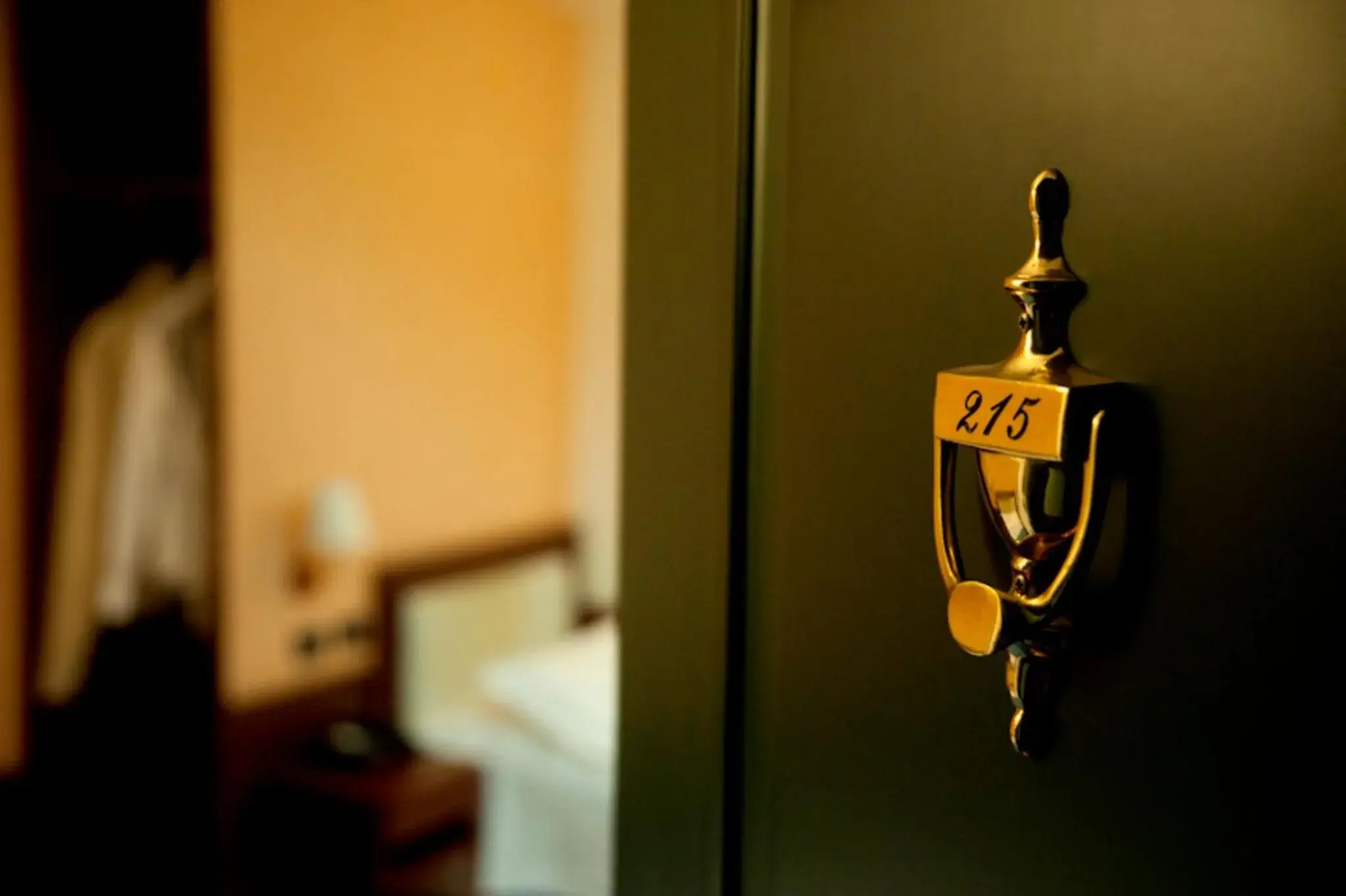 Single Room in Hotel Montreal Single Room in Hotel Montreal