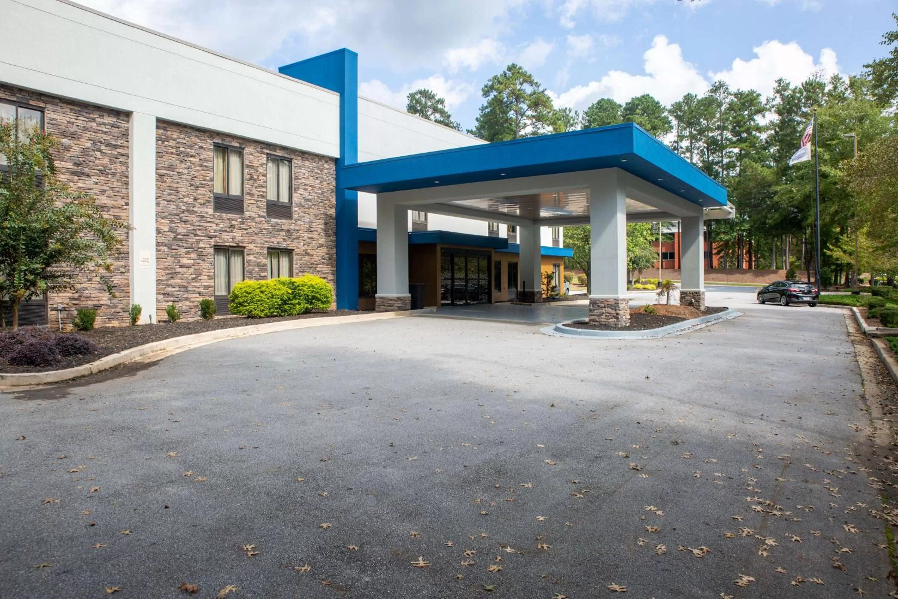 Property building in Hampton Inn Atlanta/Peachtree City