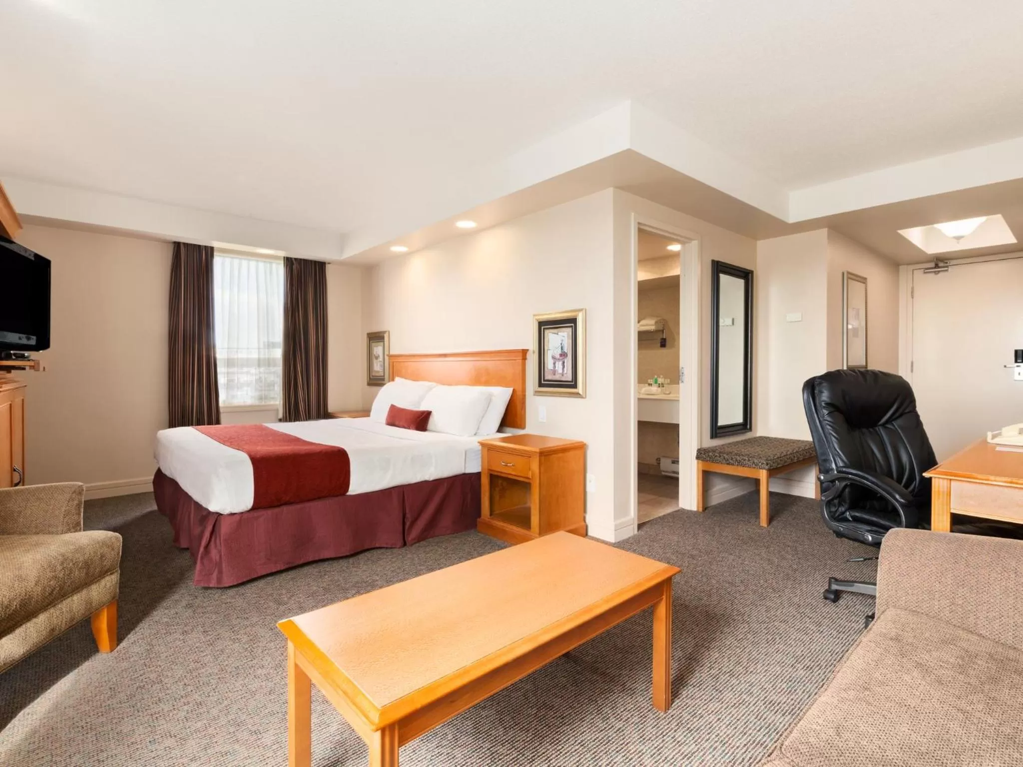 Photo of the whole room, Bed in Travelodge by Wyndham Spruce Grove