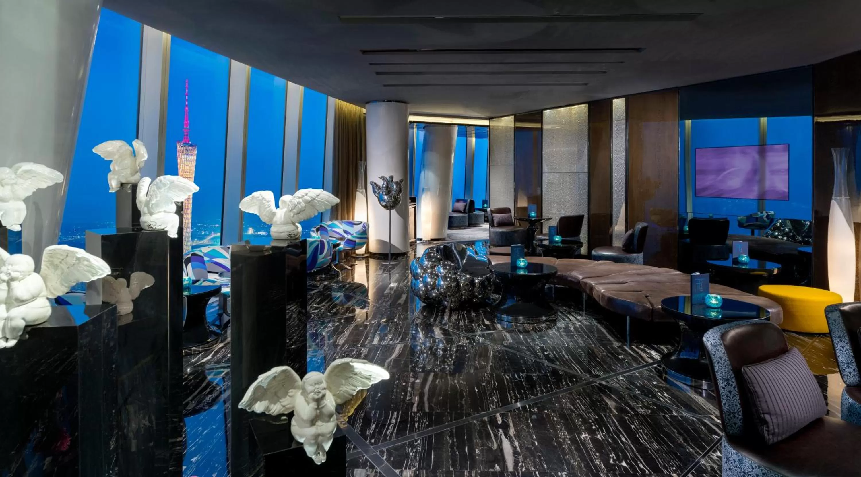 Lounge or bar in Four Seasons Hotel Guangzhou
