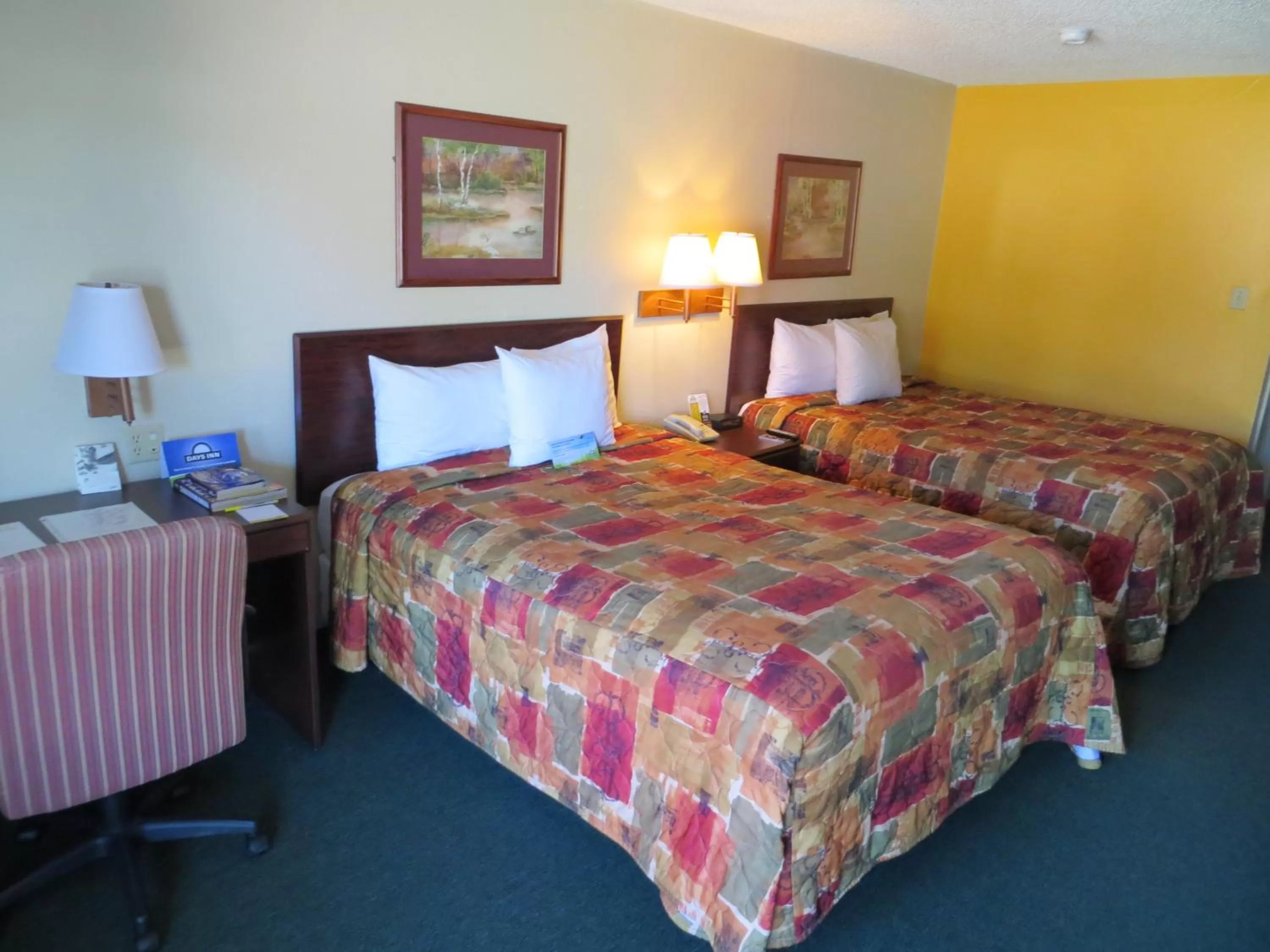 Double Room with Two Double Beds - Smoking in Days Inn by Wyndham Bryan College Station