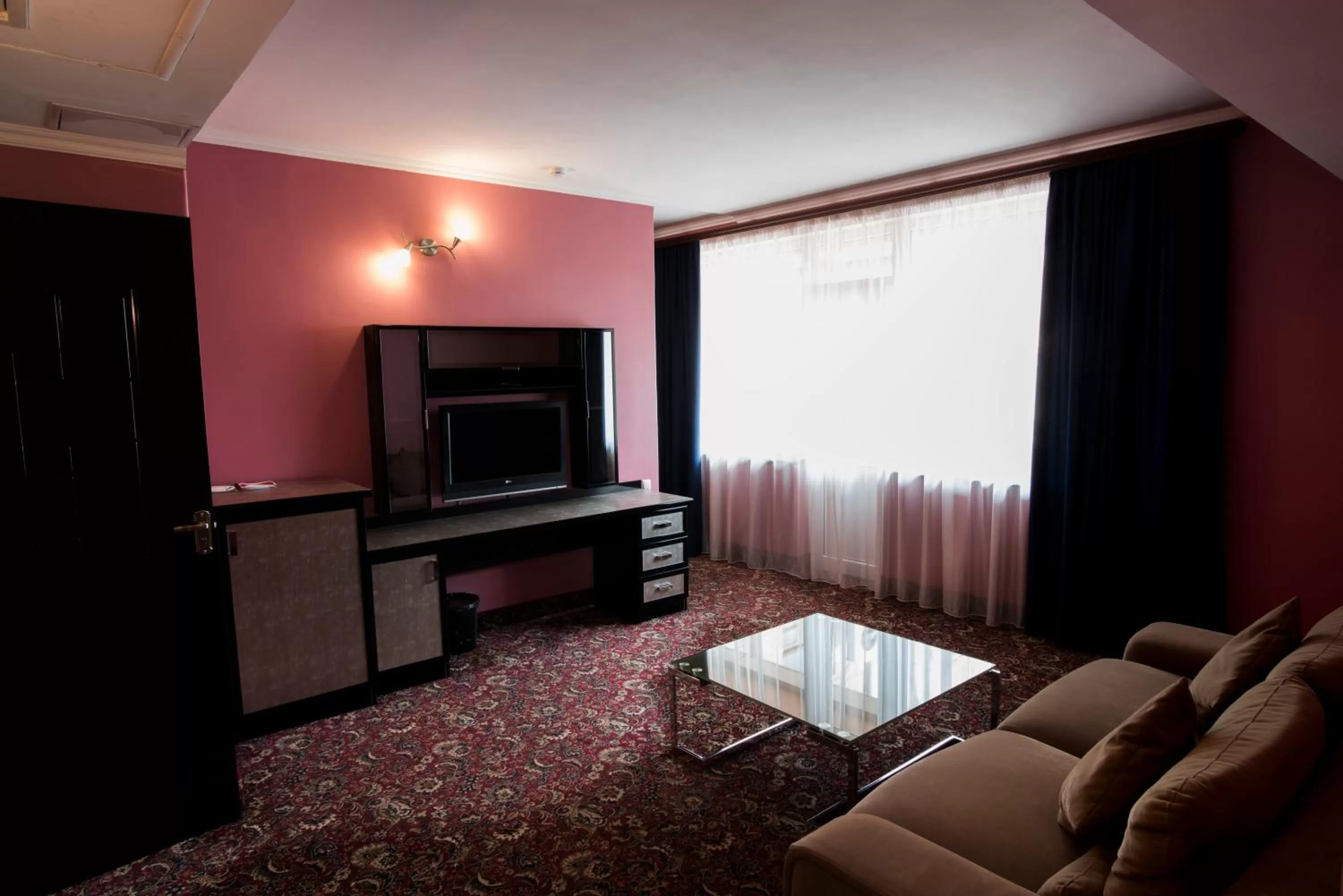 Family, TV/Entertainment Center in Erebuni Hotel Yerevan