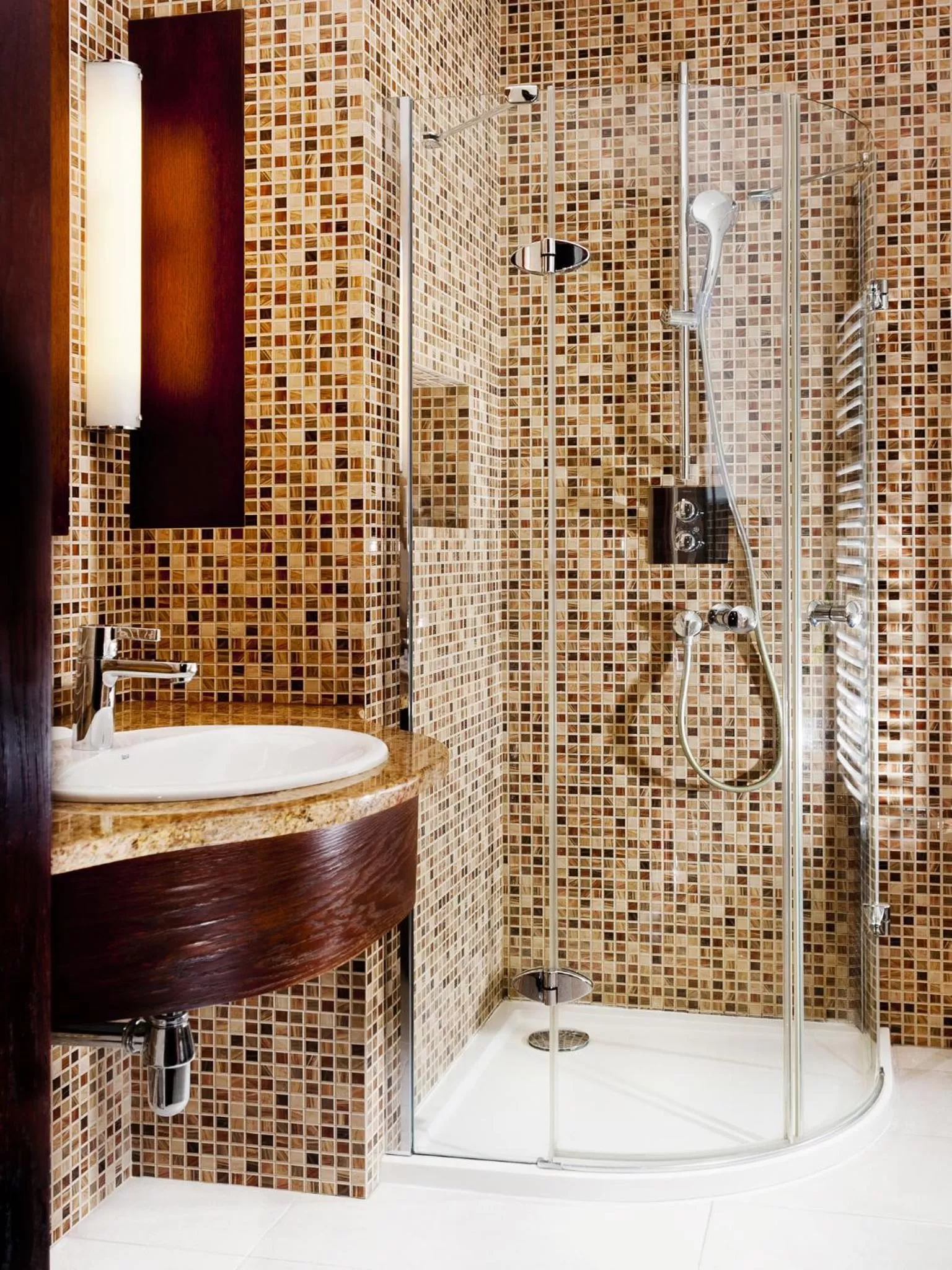 Shower in Hotel Holland House Old Town