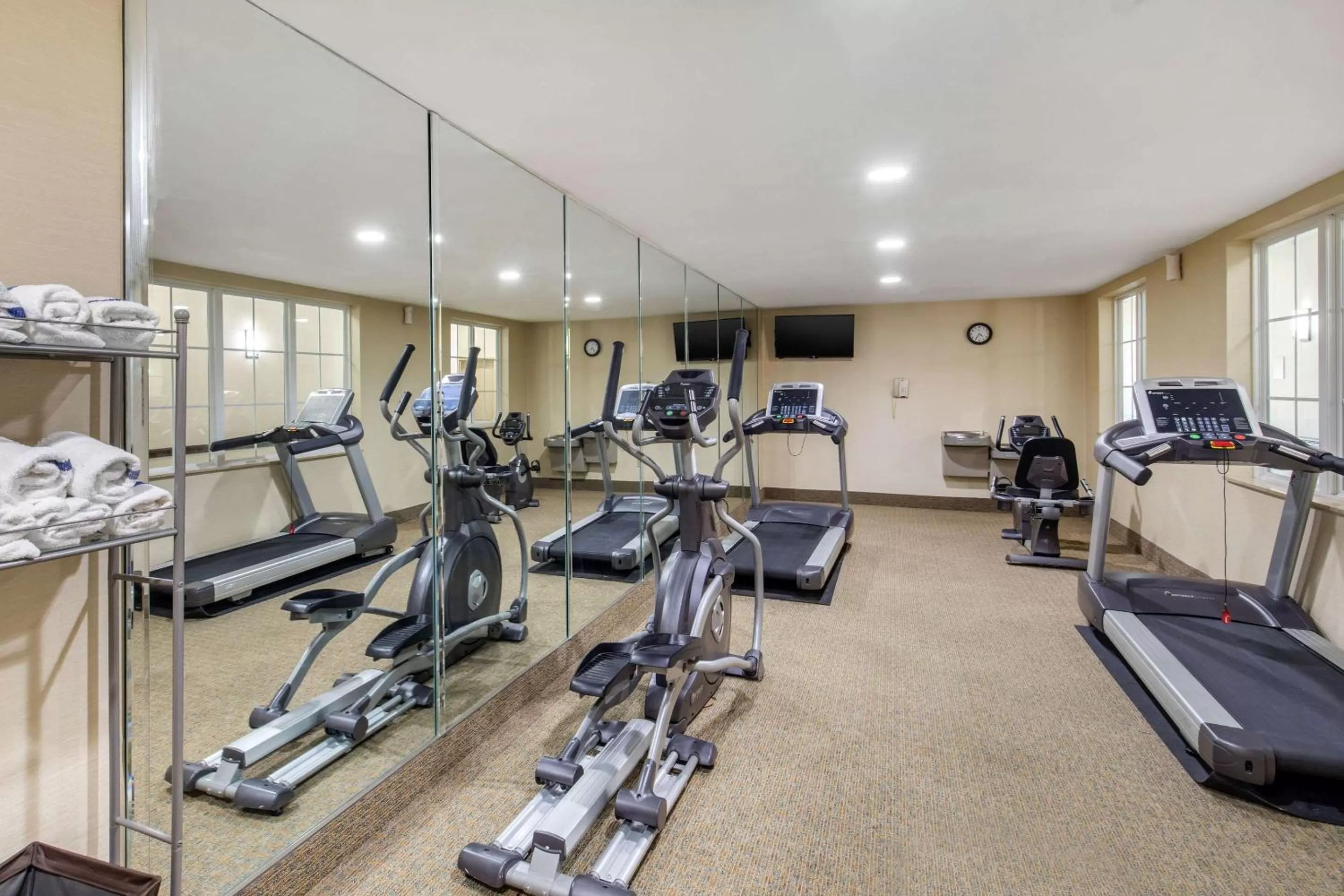 Fitness centre/facilities in Comfort Inn & Suites Cedar Hill Duncanville