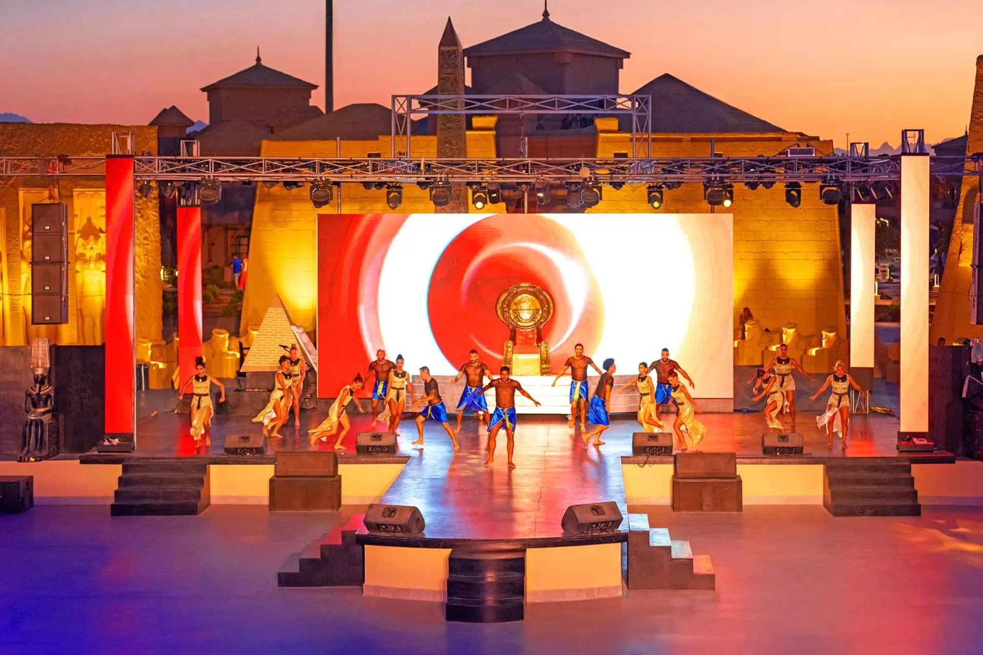 Evening entertainment in Pickalbatros Jungle Aqua Park - Neverland Hurghada