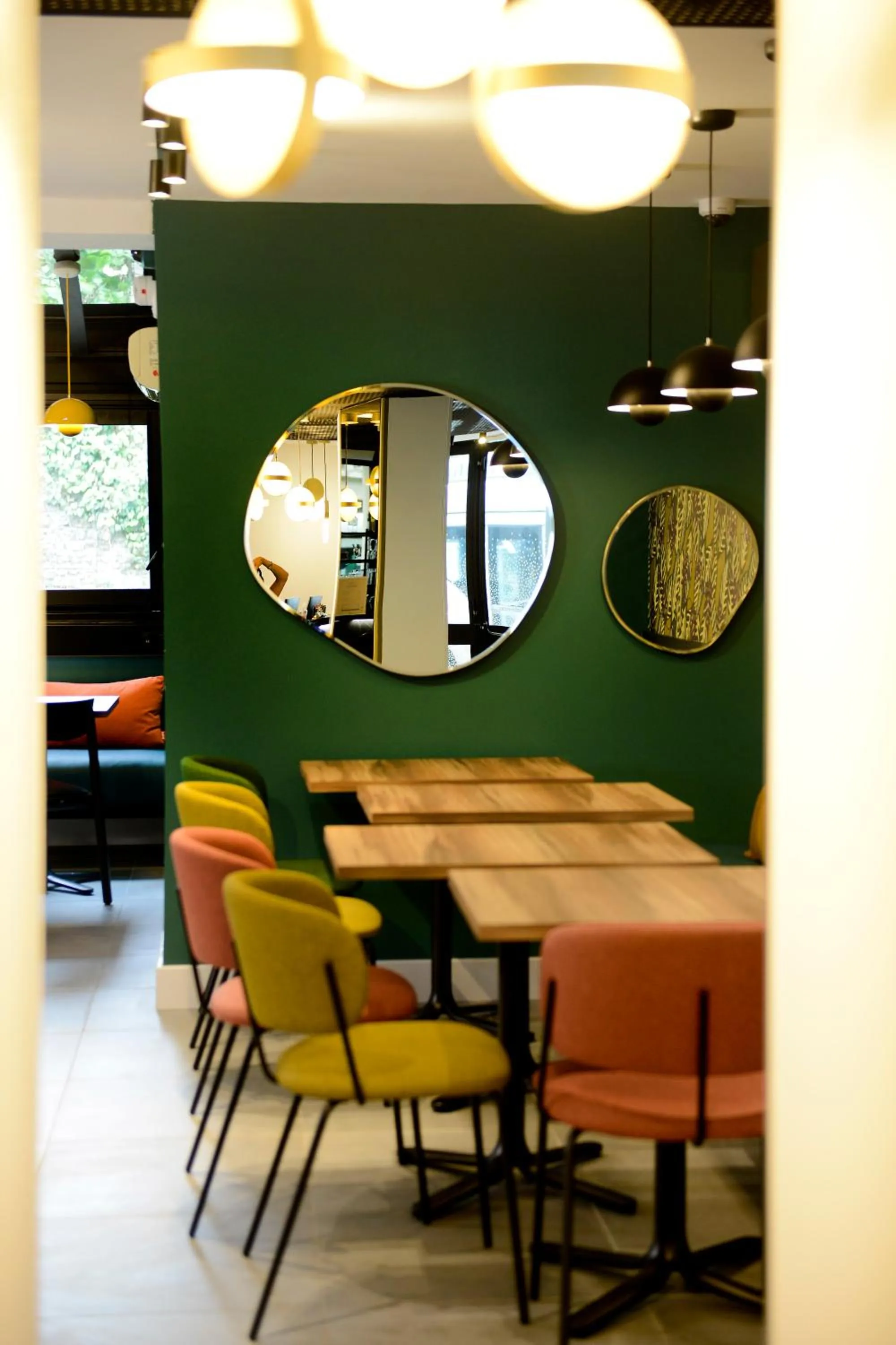 Communal lounge/ TV room in Hôtel Villa Berlioz