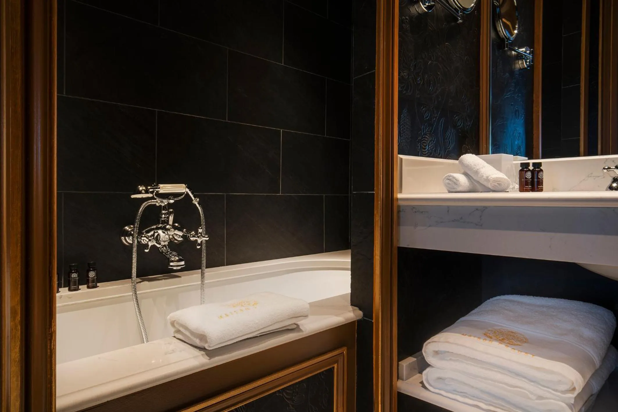 Bathroom, Bed in Maison Proust, Hotel & Spa La Mer