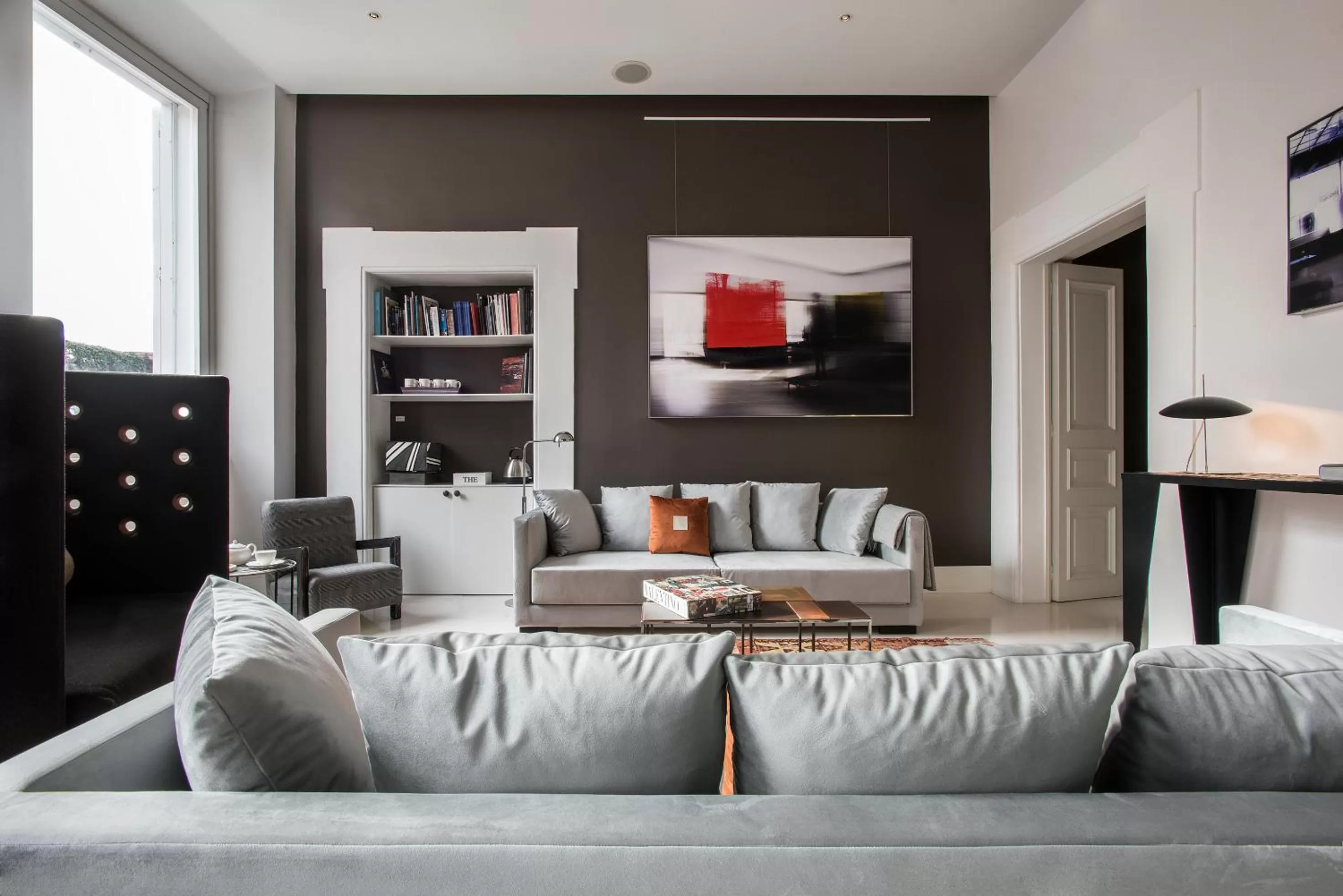 Seating area in Piazza di Spagna 9