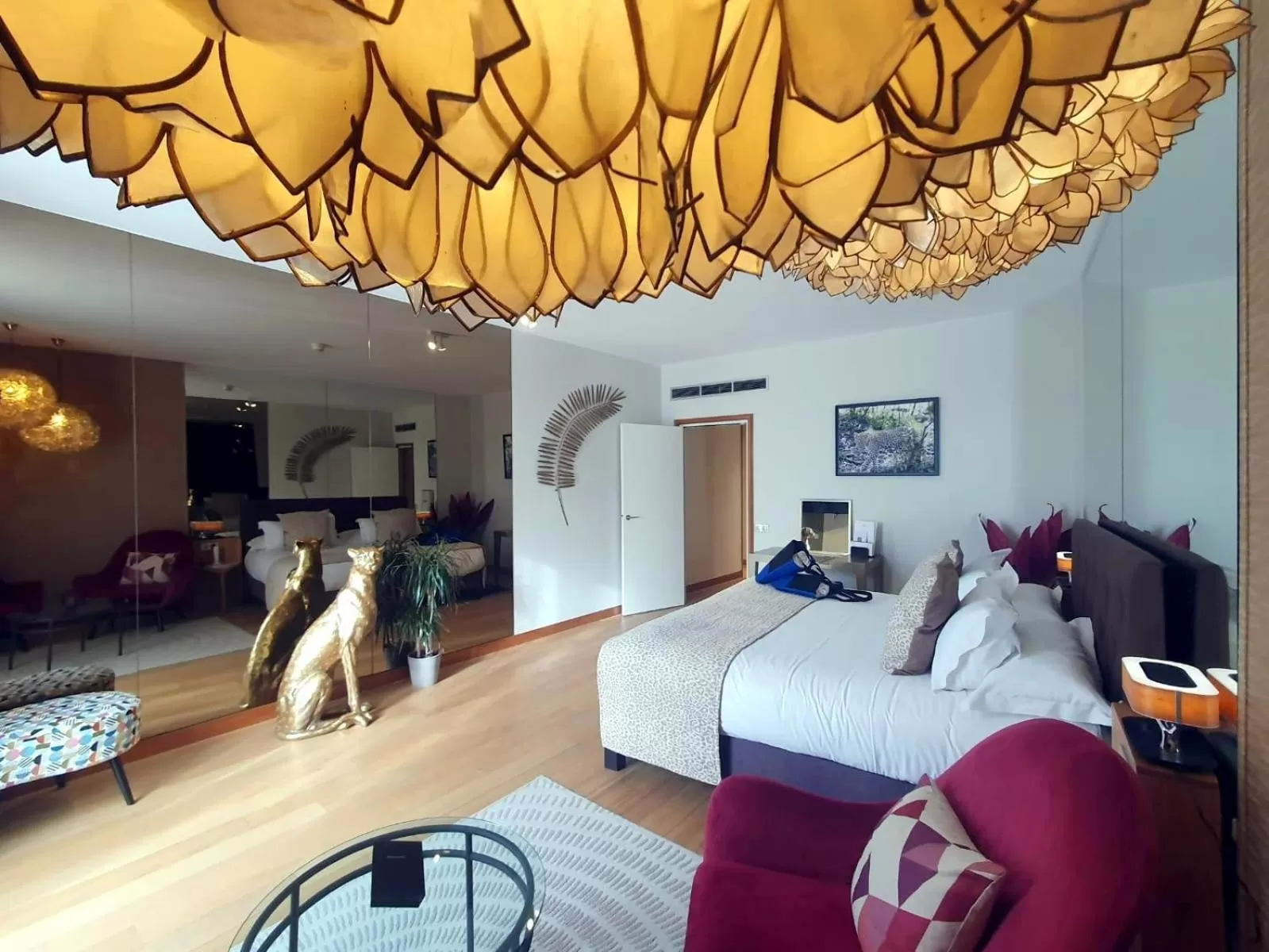 Photo of the whole room, Bed in La Côte Saint Jacques