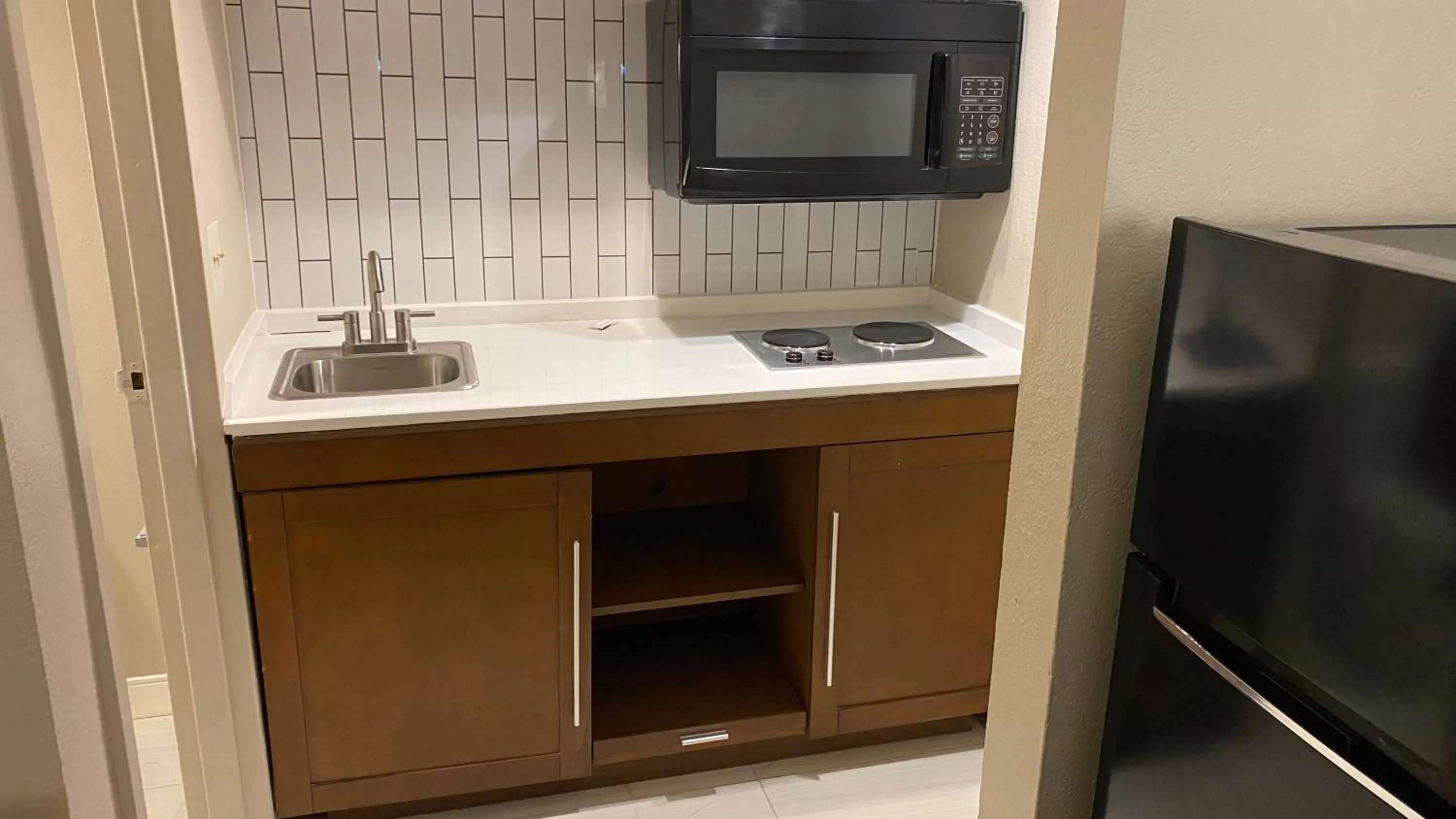 Kitchen or kitchenette in Baymont Inn by Wyndham Odessa University Area