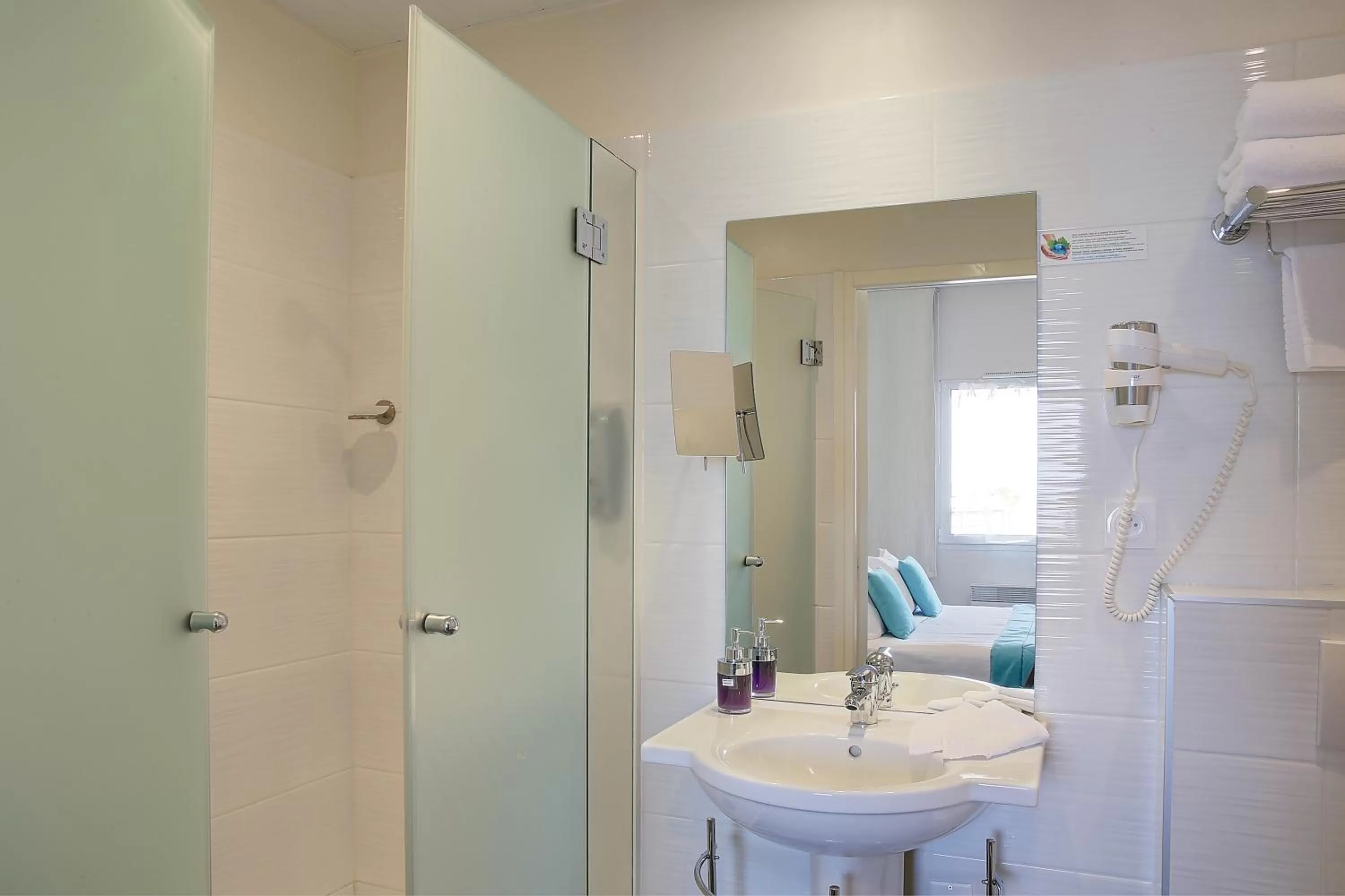 Bathroom in Best Western Plus Les Terrasses de Bréhat