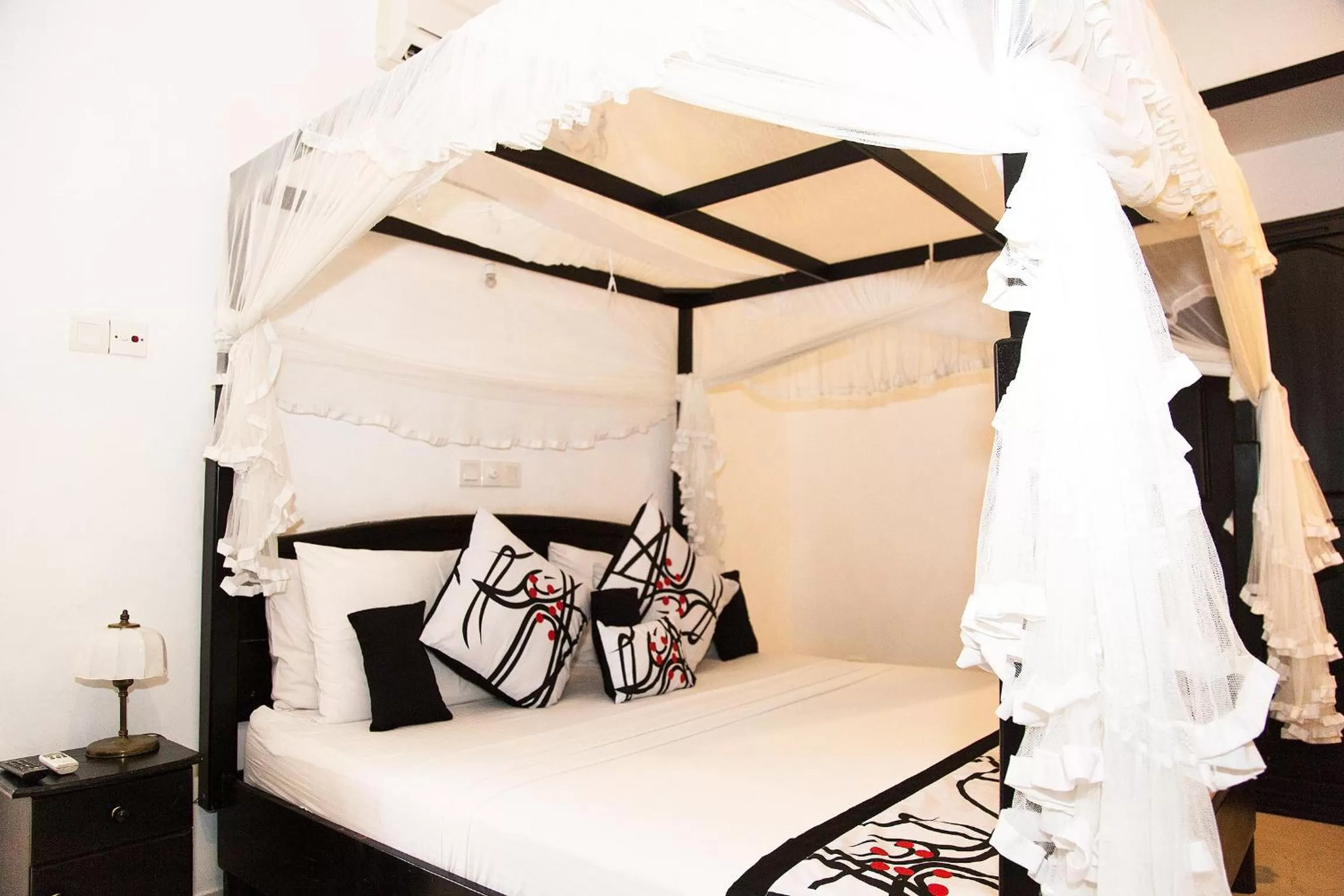 Bedroom, Bed in Suriya Arana