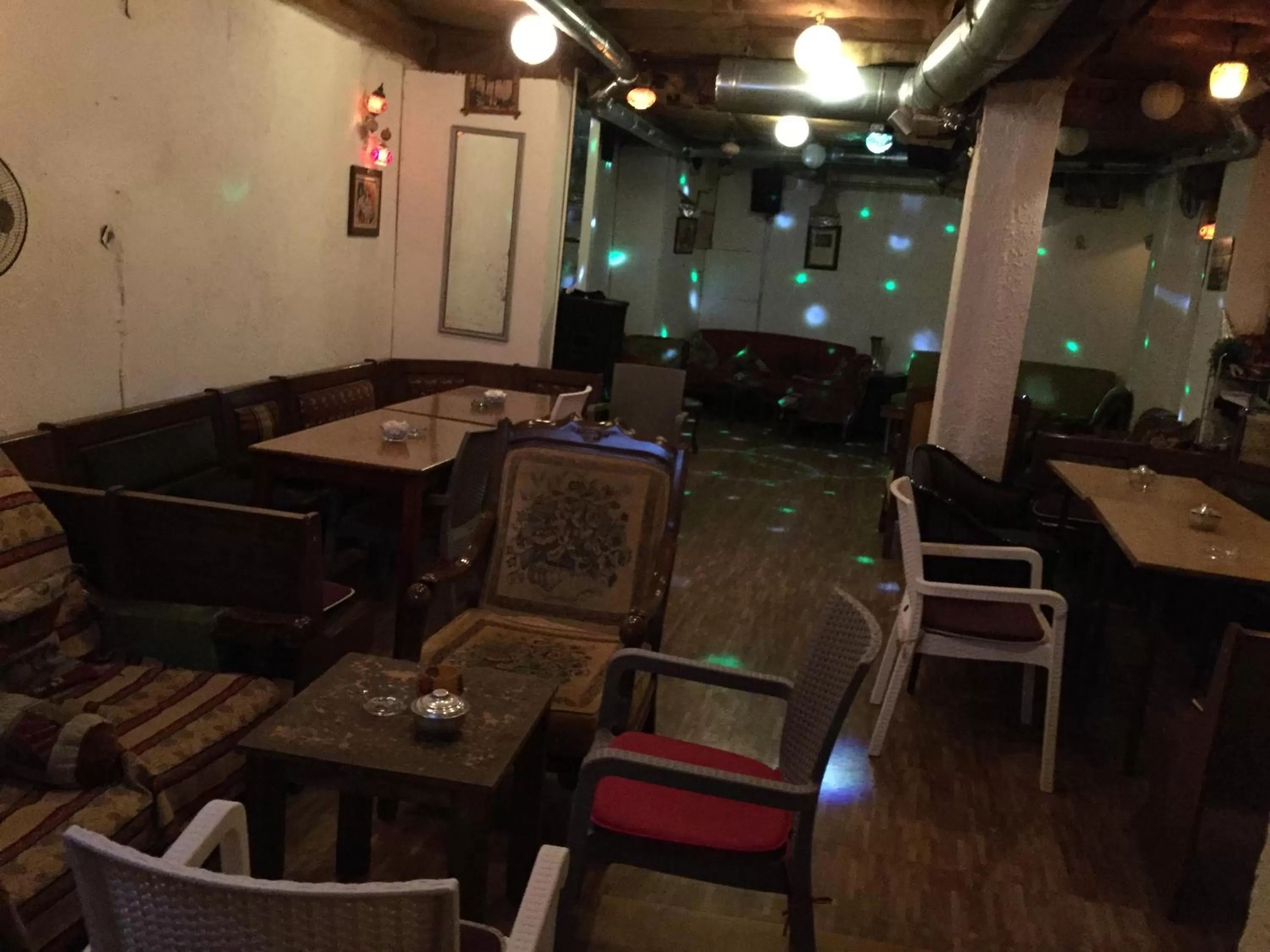 Communal lounge/ TV room in Paris Hotel