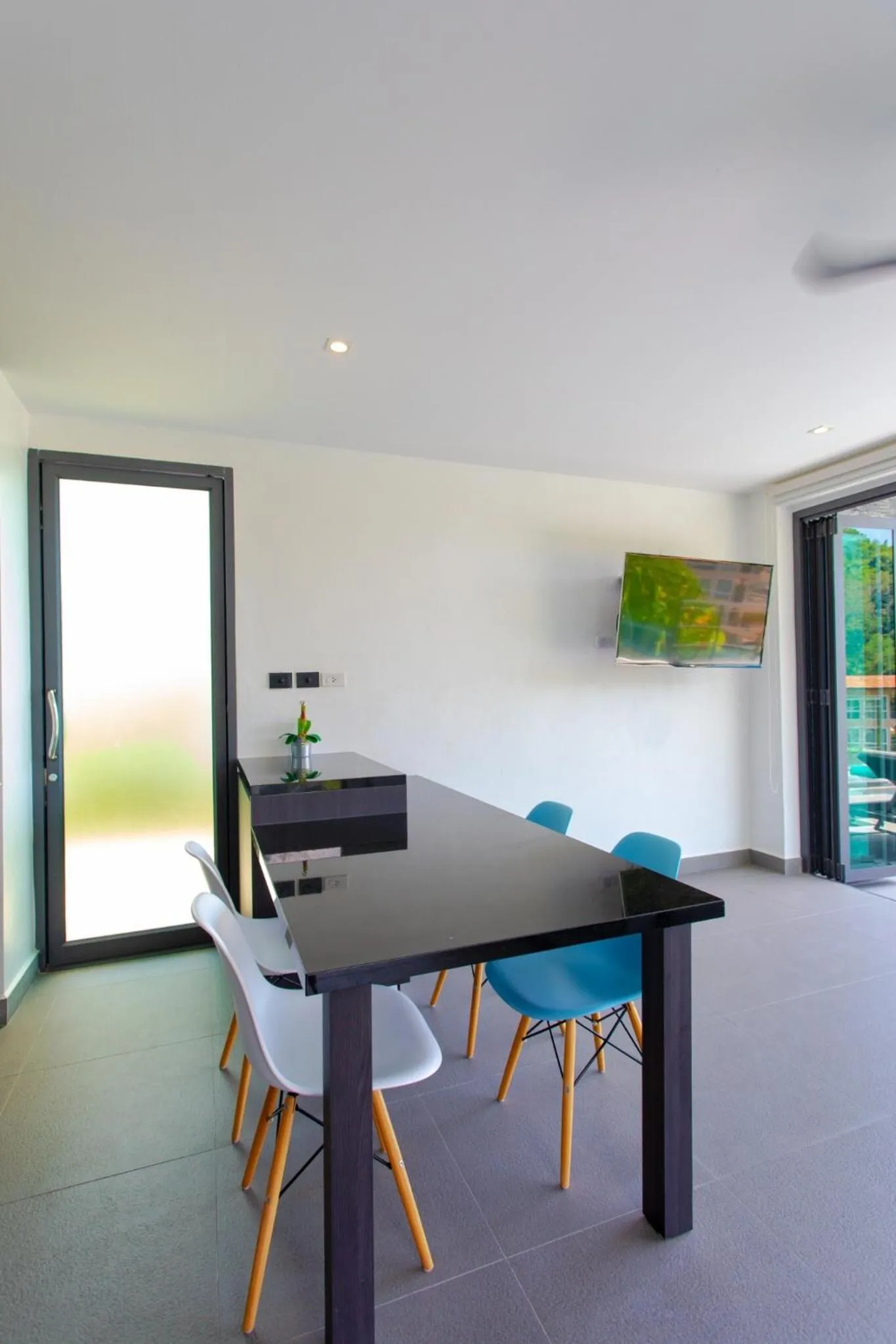 Dining area in Baan Saint-Tropez Seaview Villas Kata Beach