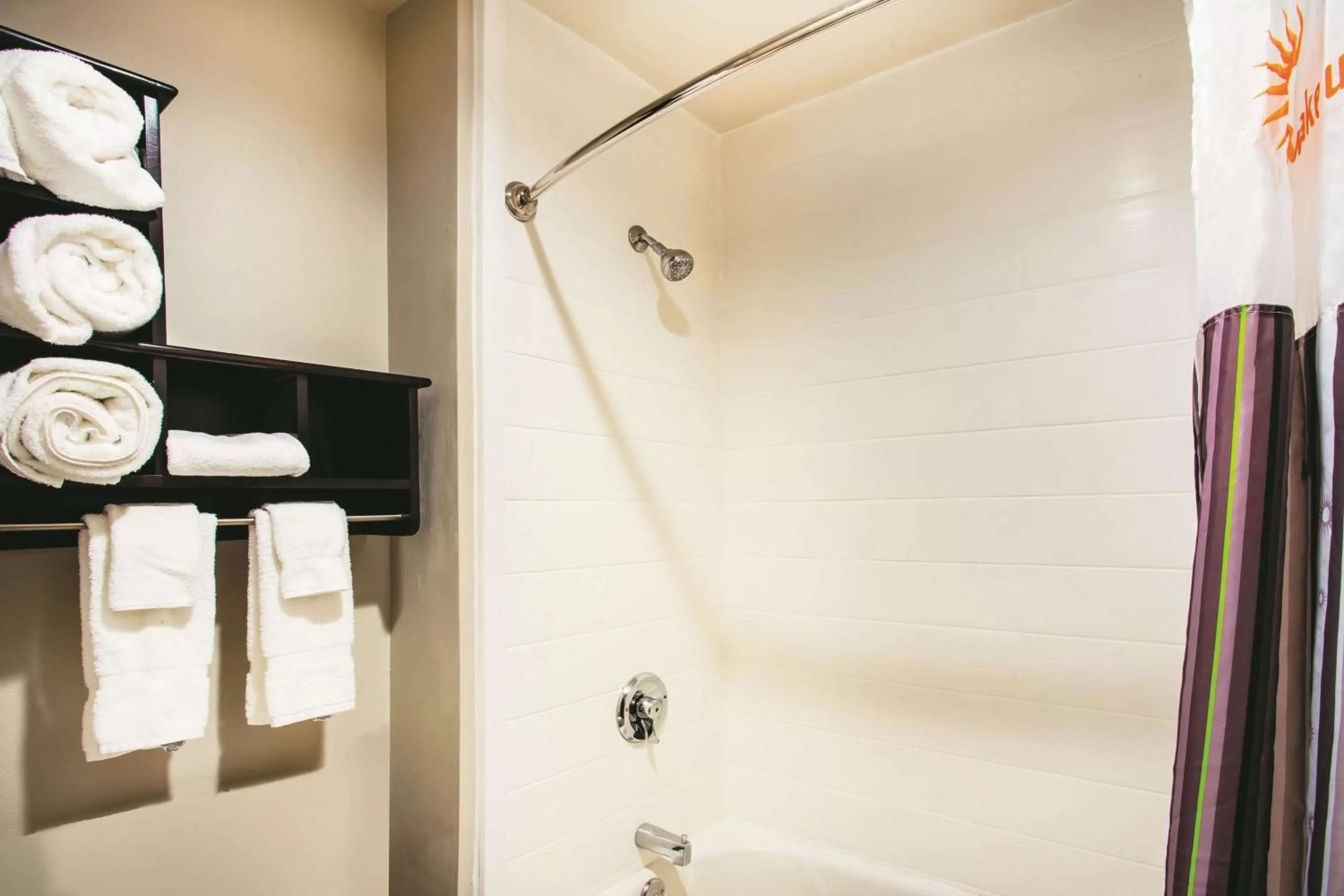 Photo of the whole room in La Quinta by Wyndham Cincinnati NE - Mason