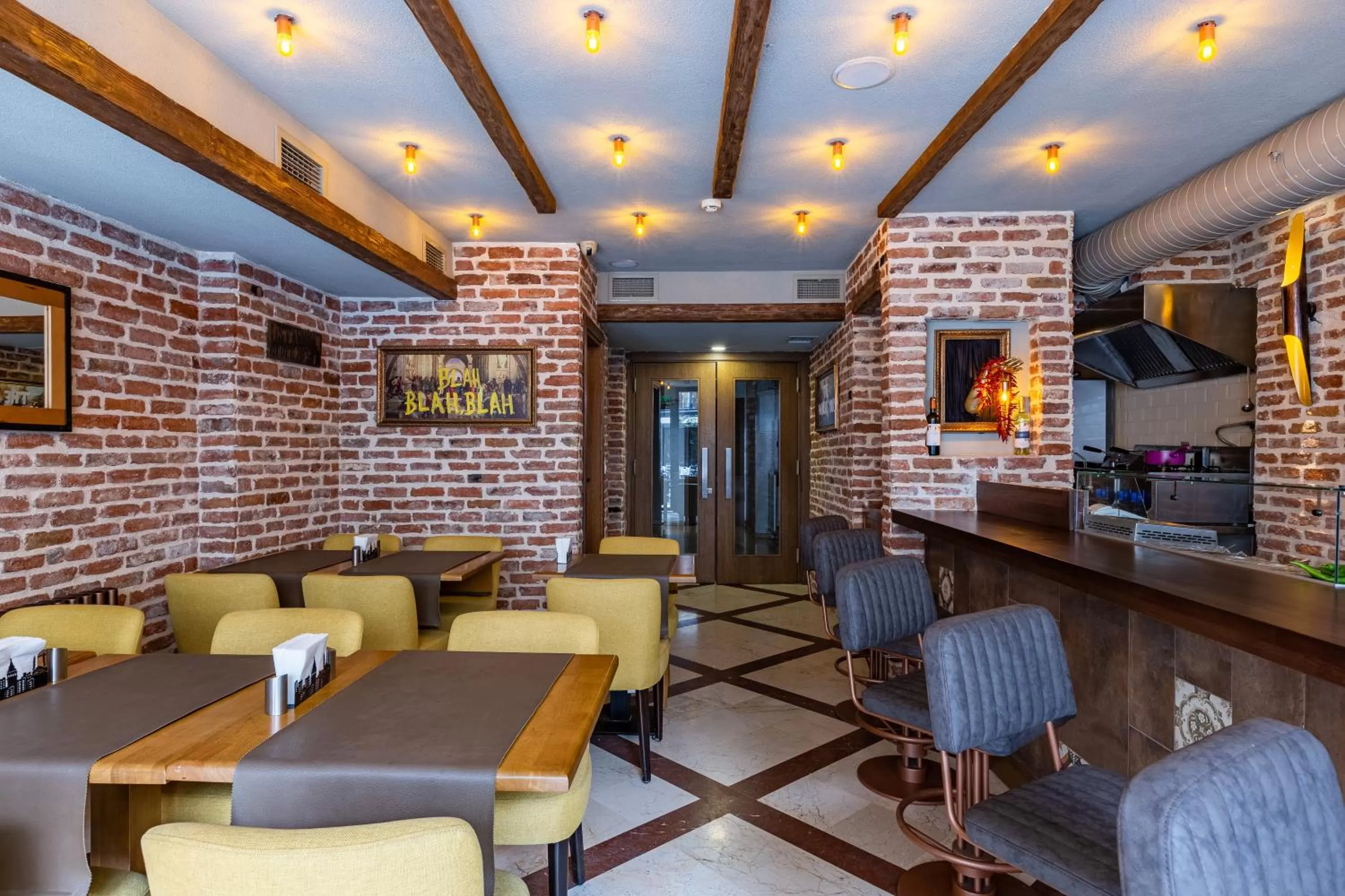 Restaurant/places to eat in Seraglio Hotel & Suites