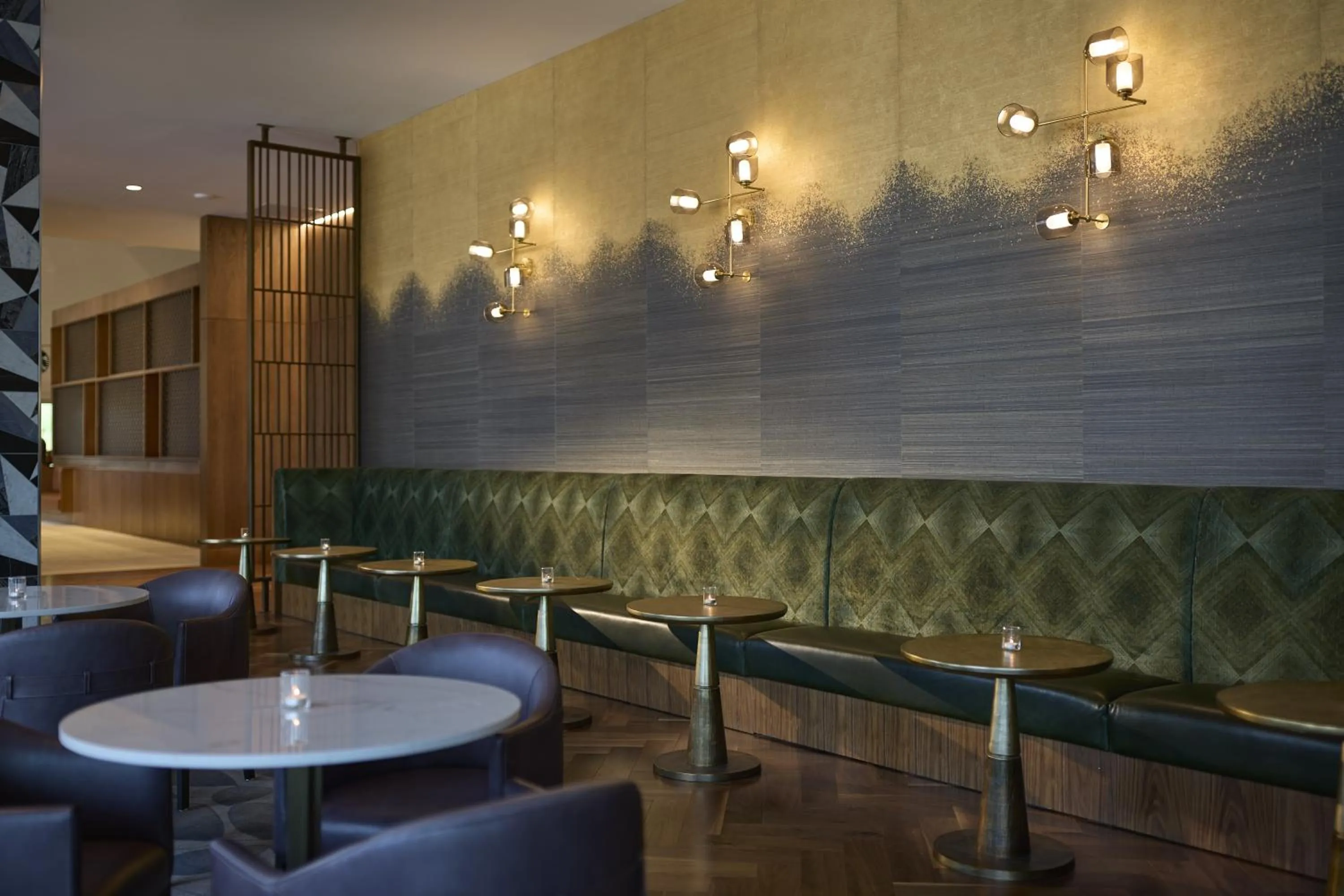 Lounge or bar in The Westin Raleigh-Durham Airport